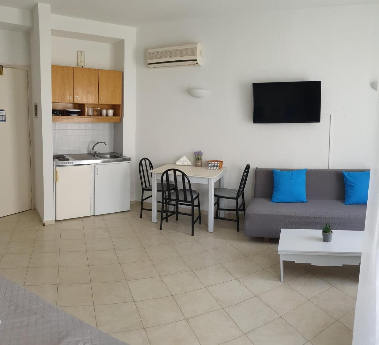 BLUE EYES APARTMENTS, Ixia, photo 4