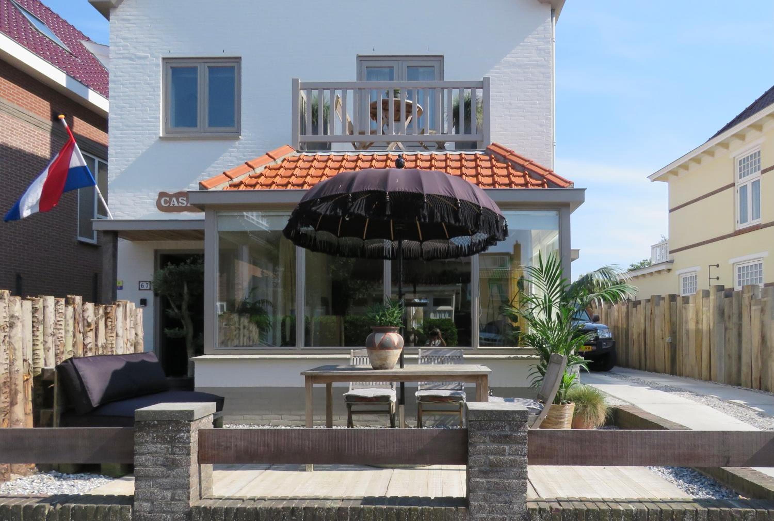 Casa duna close to the beach, city centre, dunes and parking area, Zandvoort