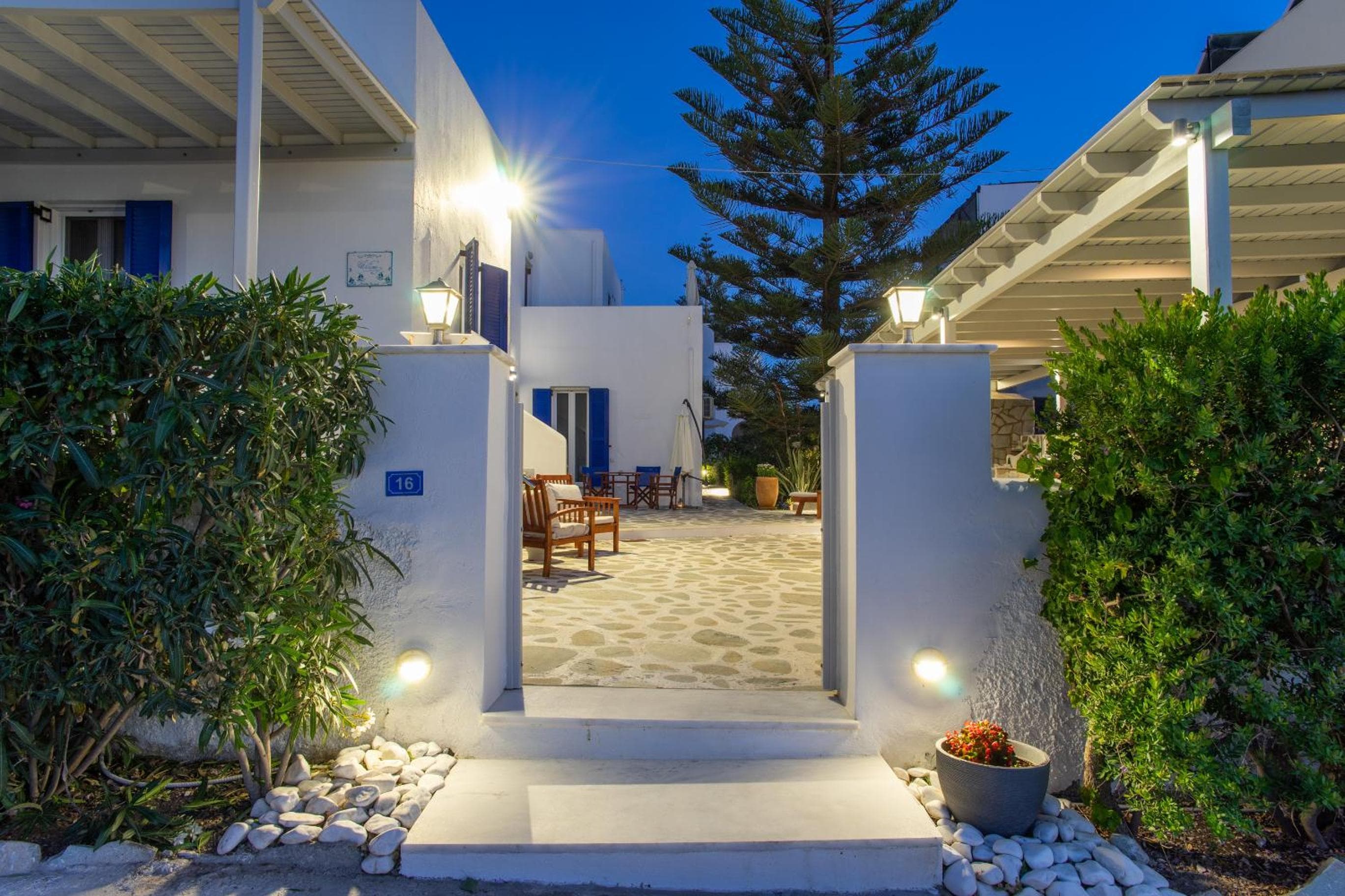 Marioly Studios, Parikia