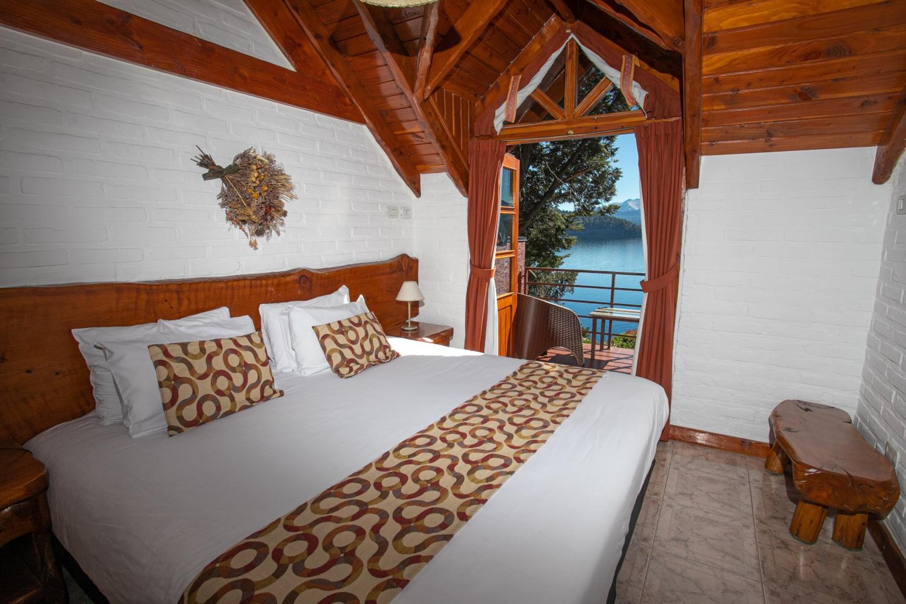 Costa Brava Apart Hotel & Suites, San Carlos de Bariloche, photo 2