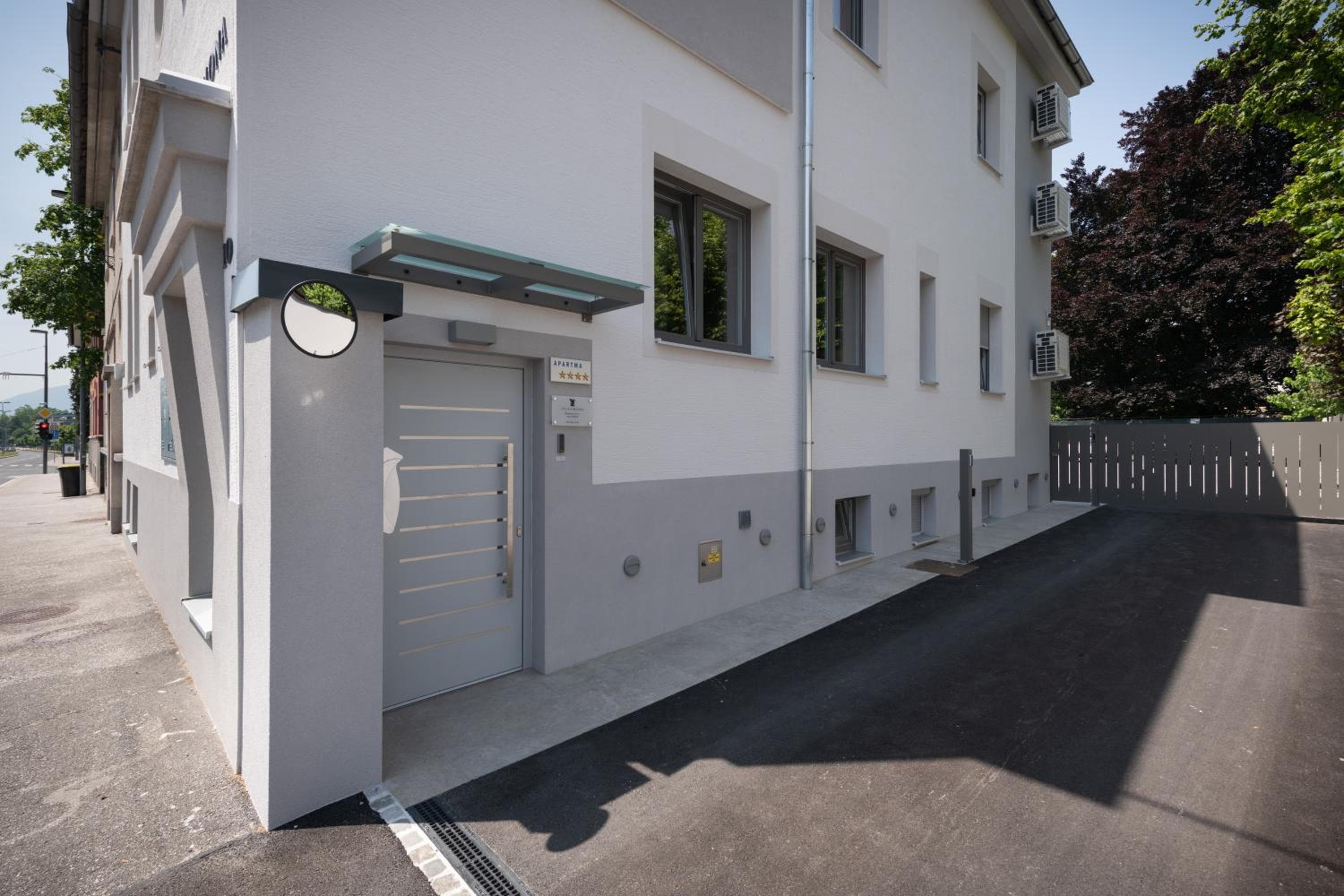 Vila Emona - Central Apartments - Free Parking, Ljubljana