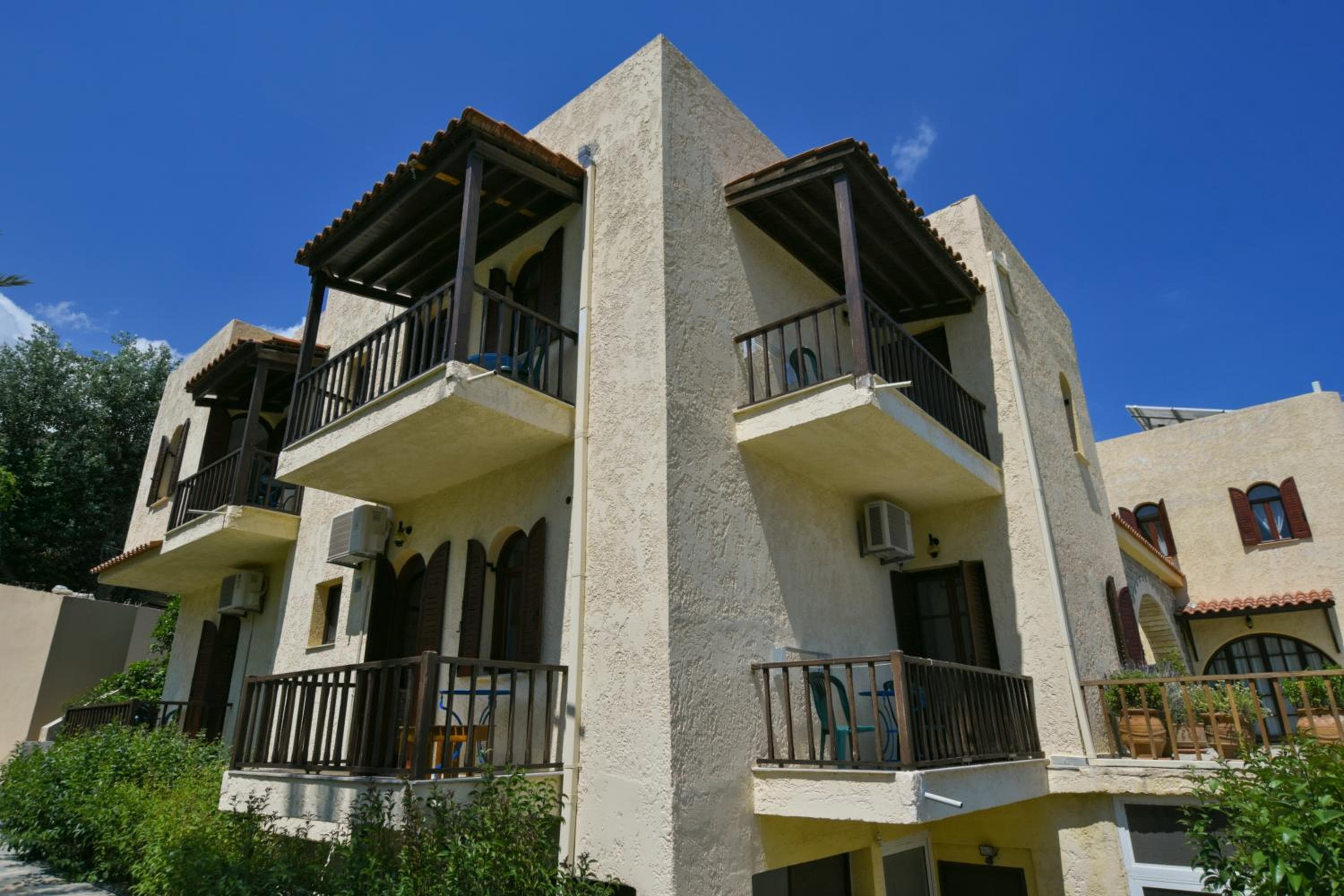 Galini Apartments, Achlia