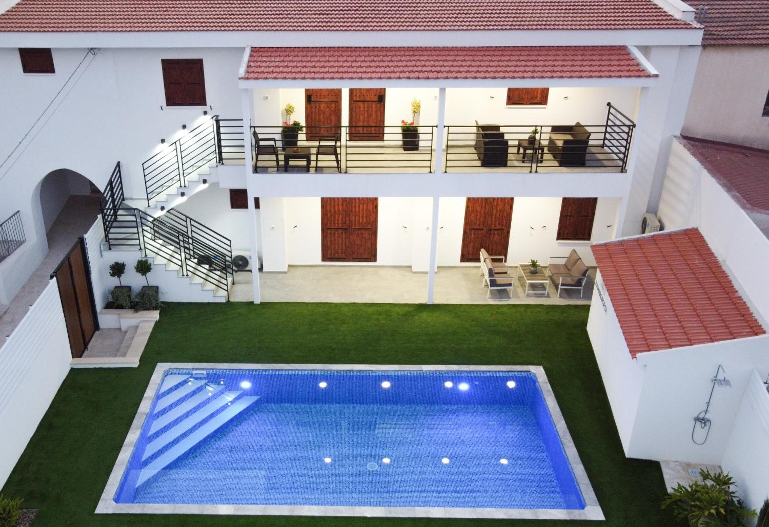 Kamaroporta Luxury Apartments, Ayios Theodhoros