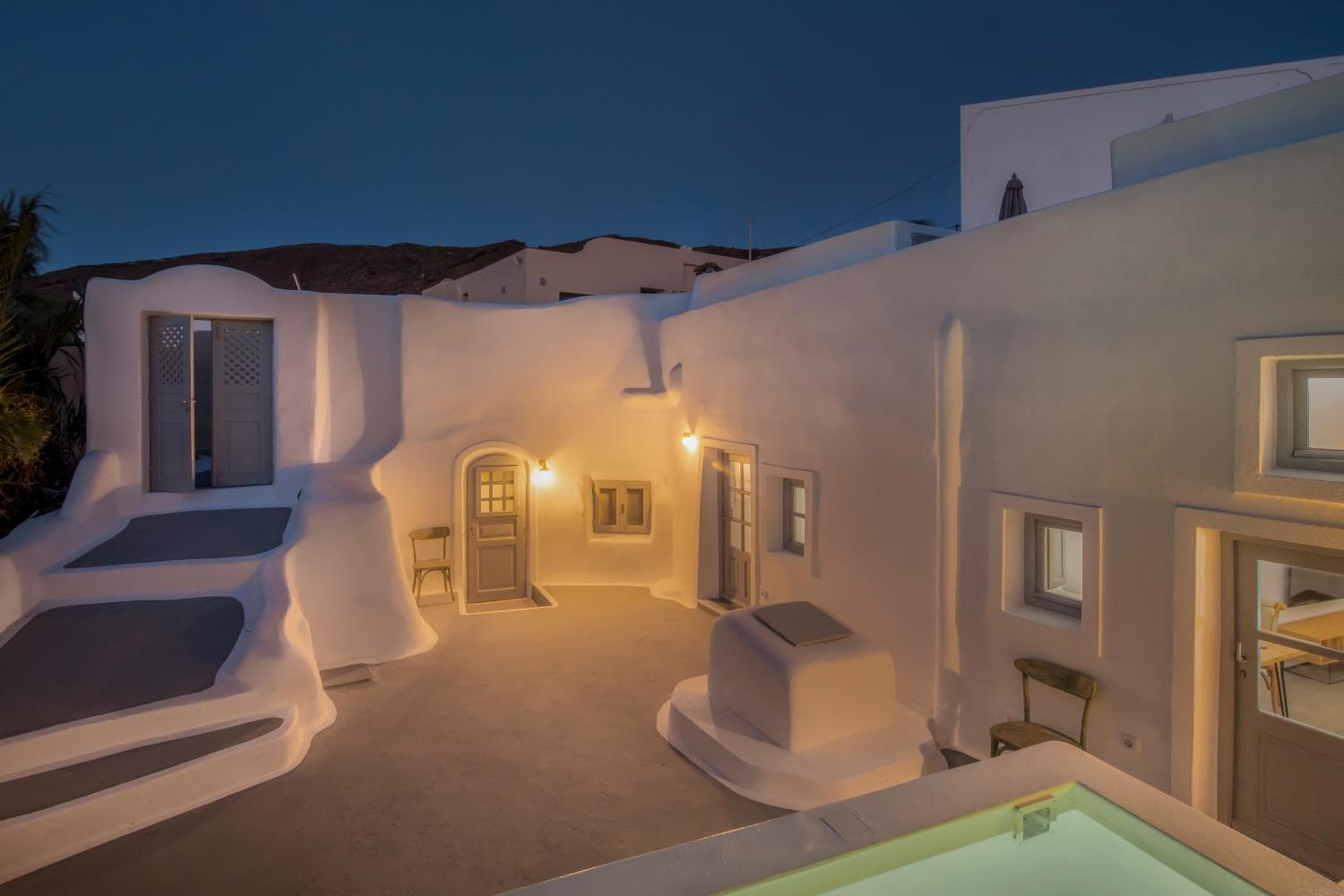 AQUA SERENITY LUXURY SUITES SANTORINI, Foinikiá
