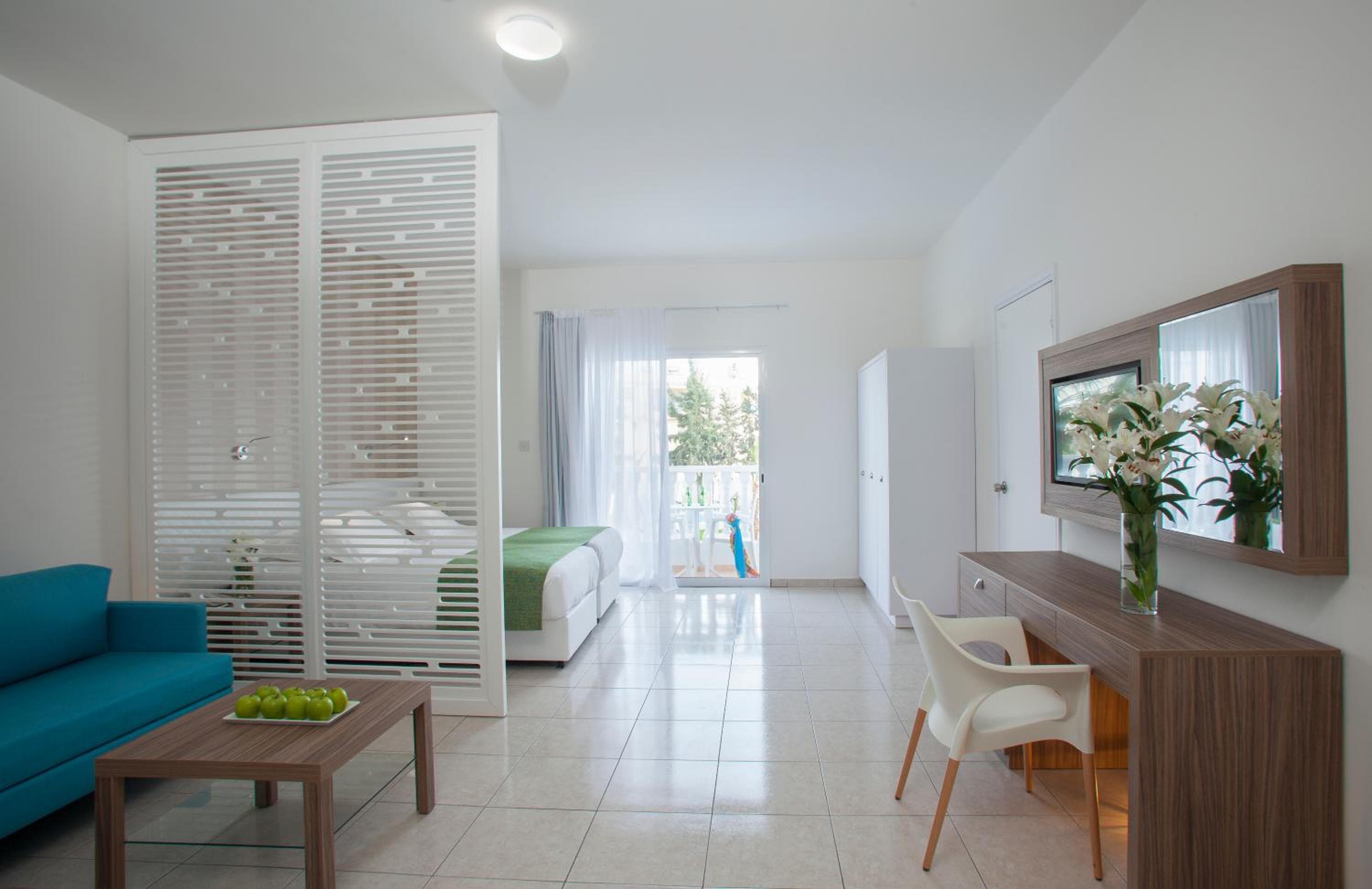 Princessa Vera Hotel Apartments, Paphos City, photo 2
