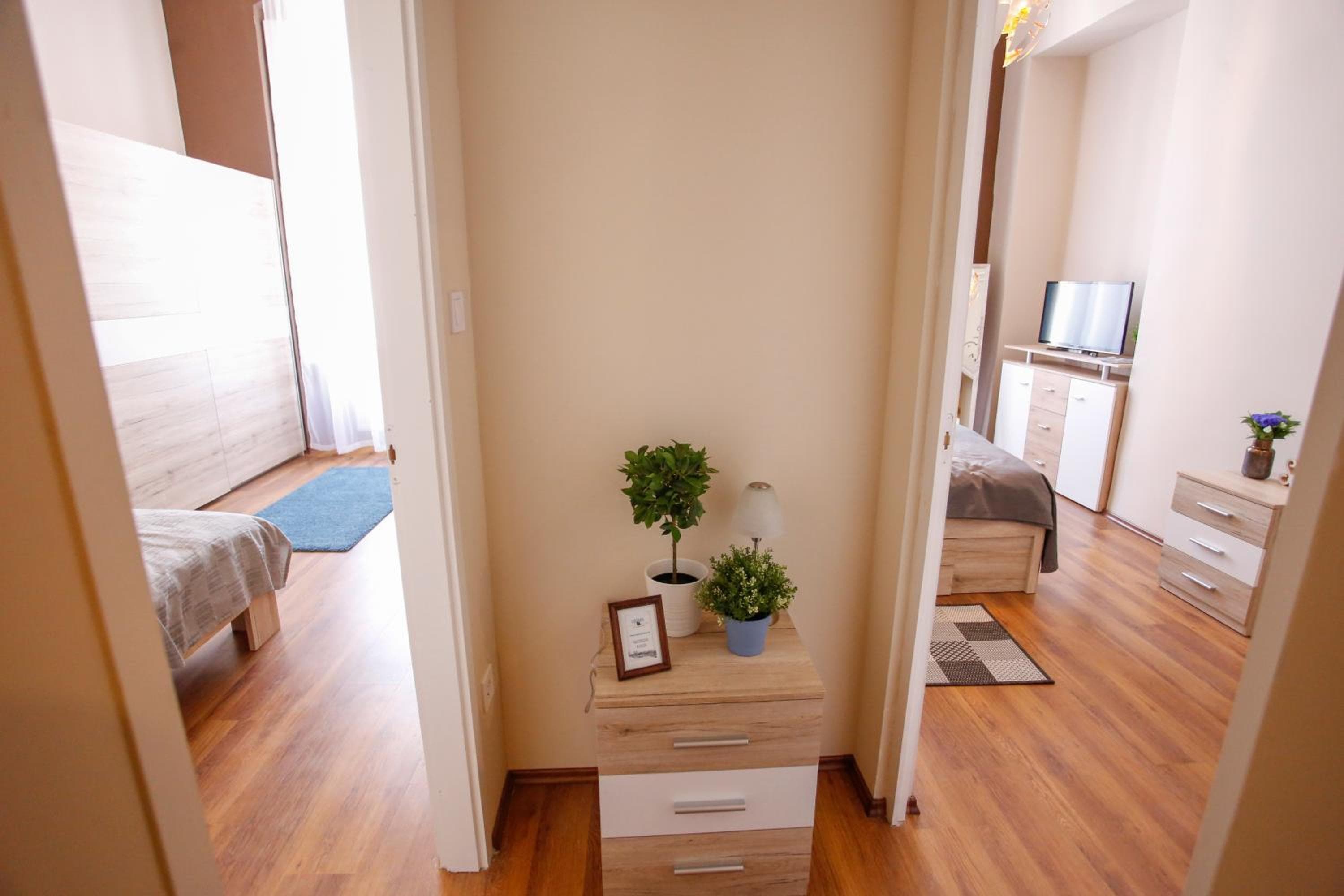 Uránia Apartmanház, Eger, photo 2