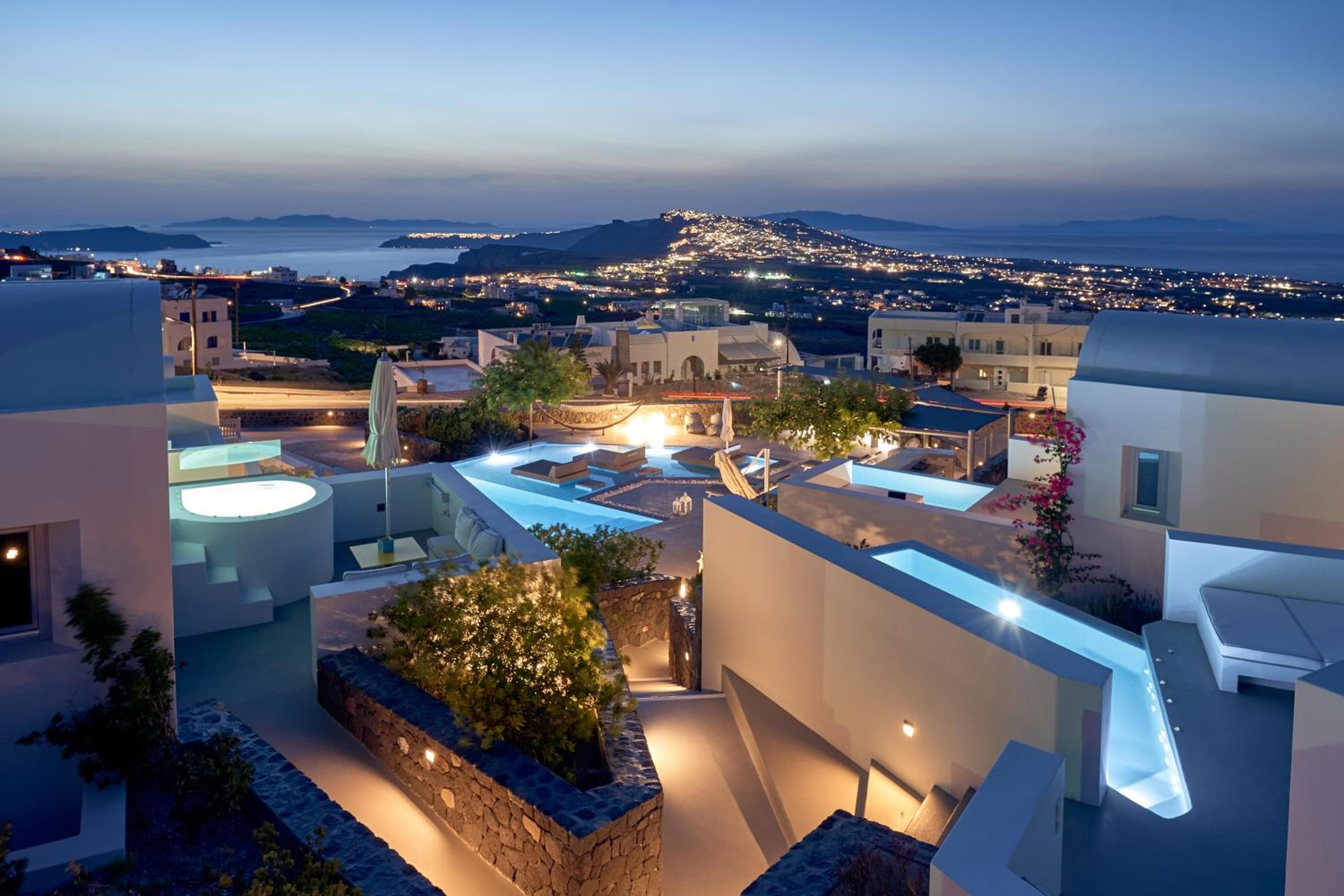 Nova Luxury Suites, Pirgos