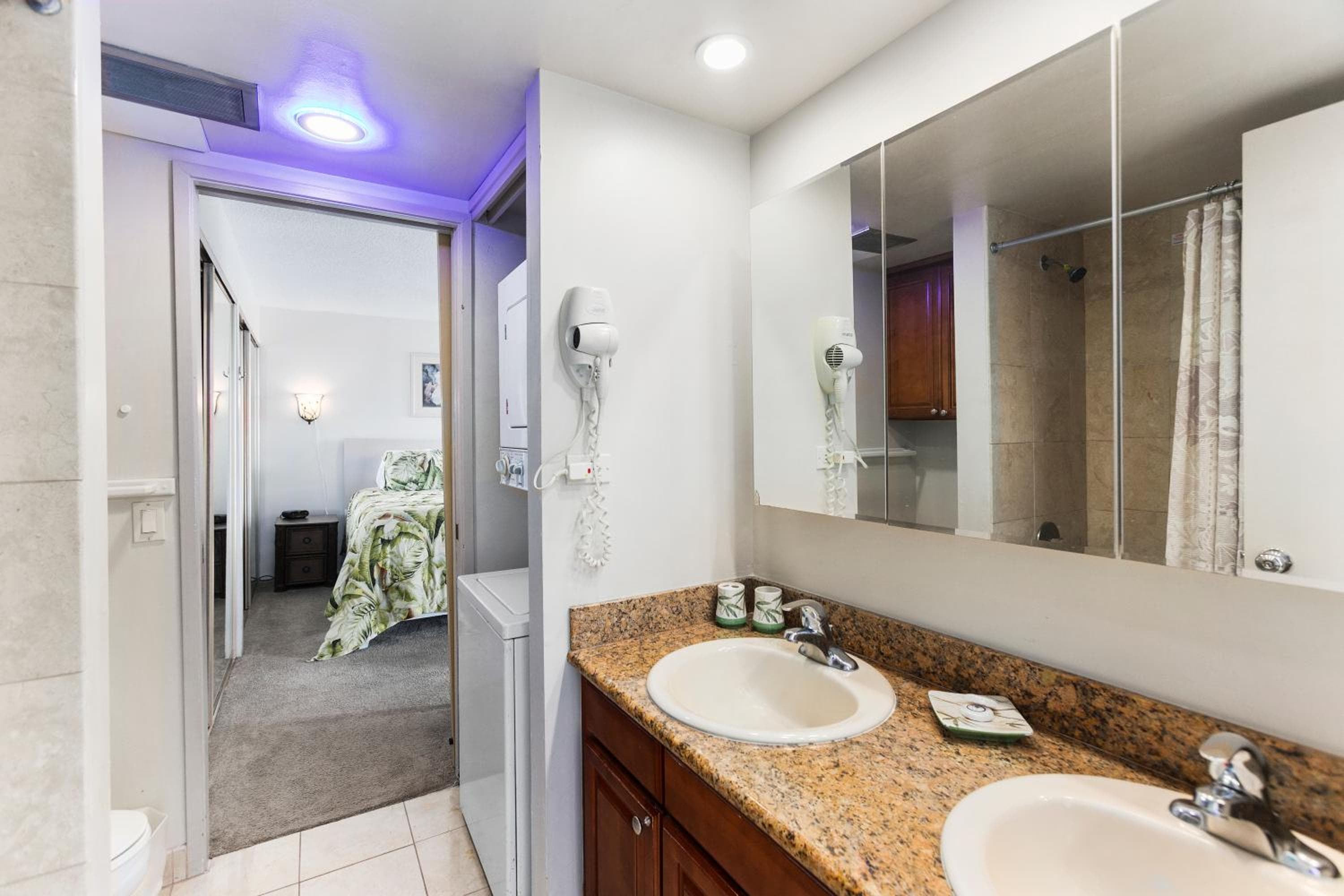 Waikiki Beach Condominiums, Honolulu, photo 6