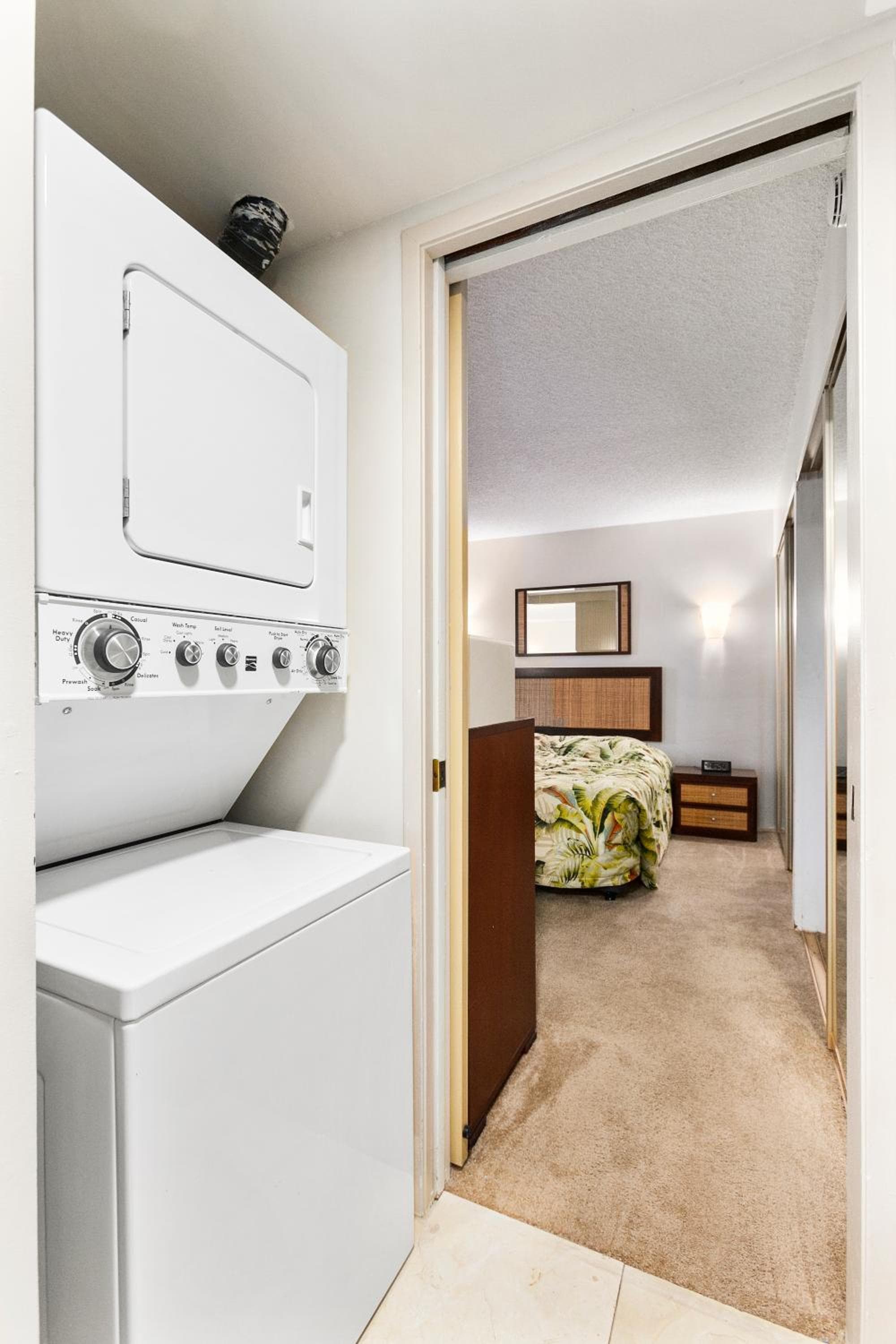 Waikiki Beach Condominiums, Honolulu, photo 5