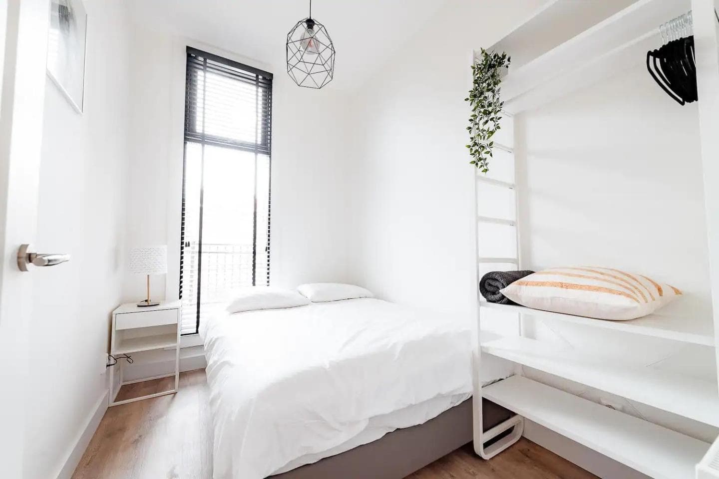LVM Stays, The Hague