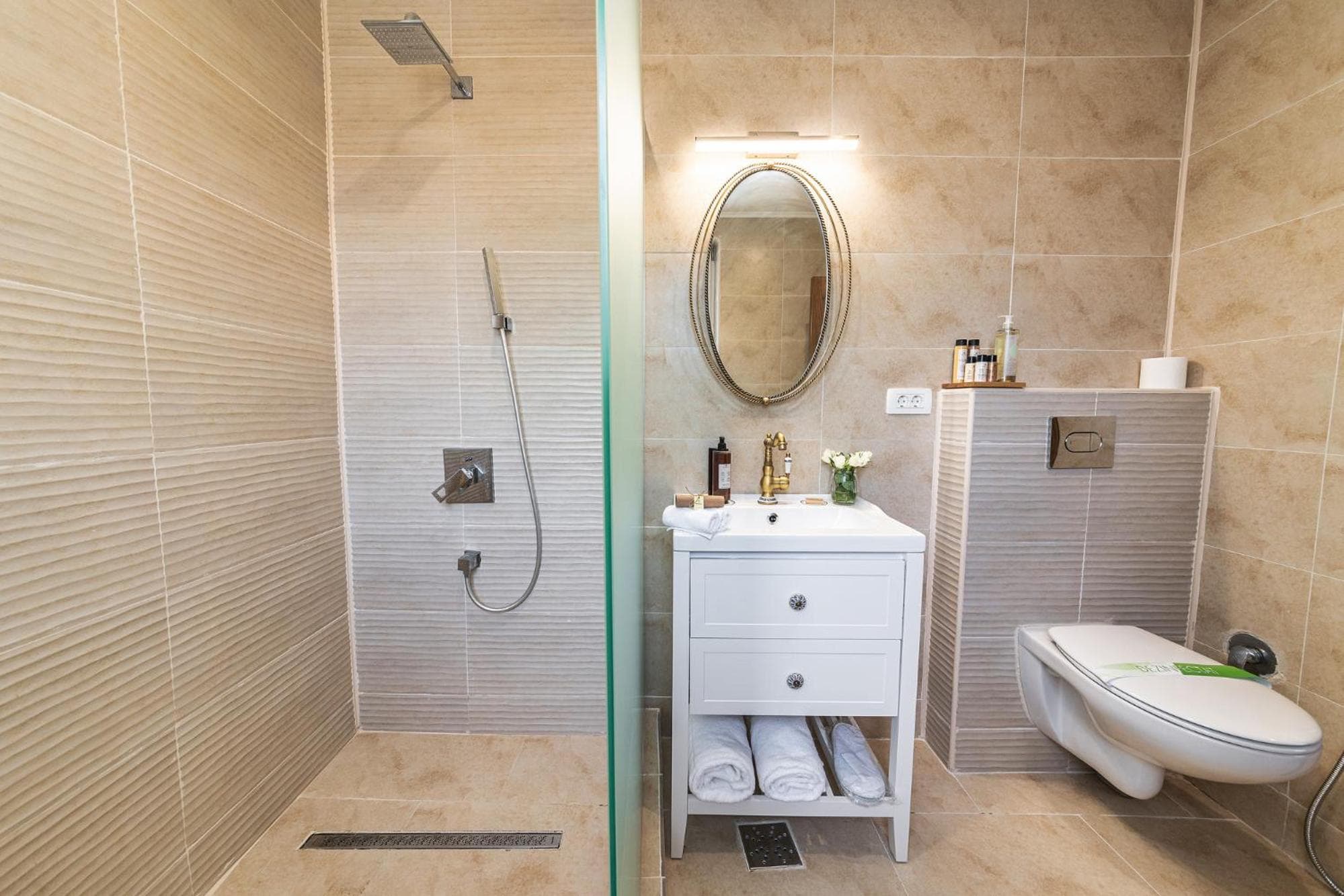 Nikolas Haus Premium Historic Center Stay & Free Parking, Braşov, photo 2