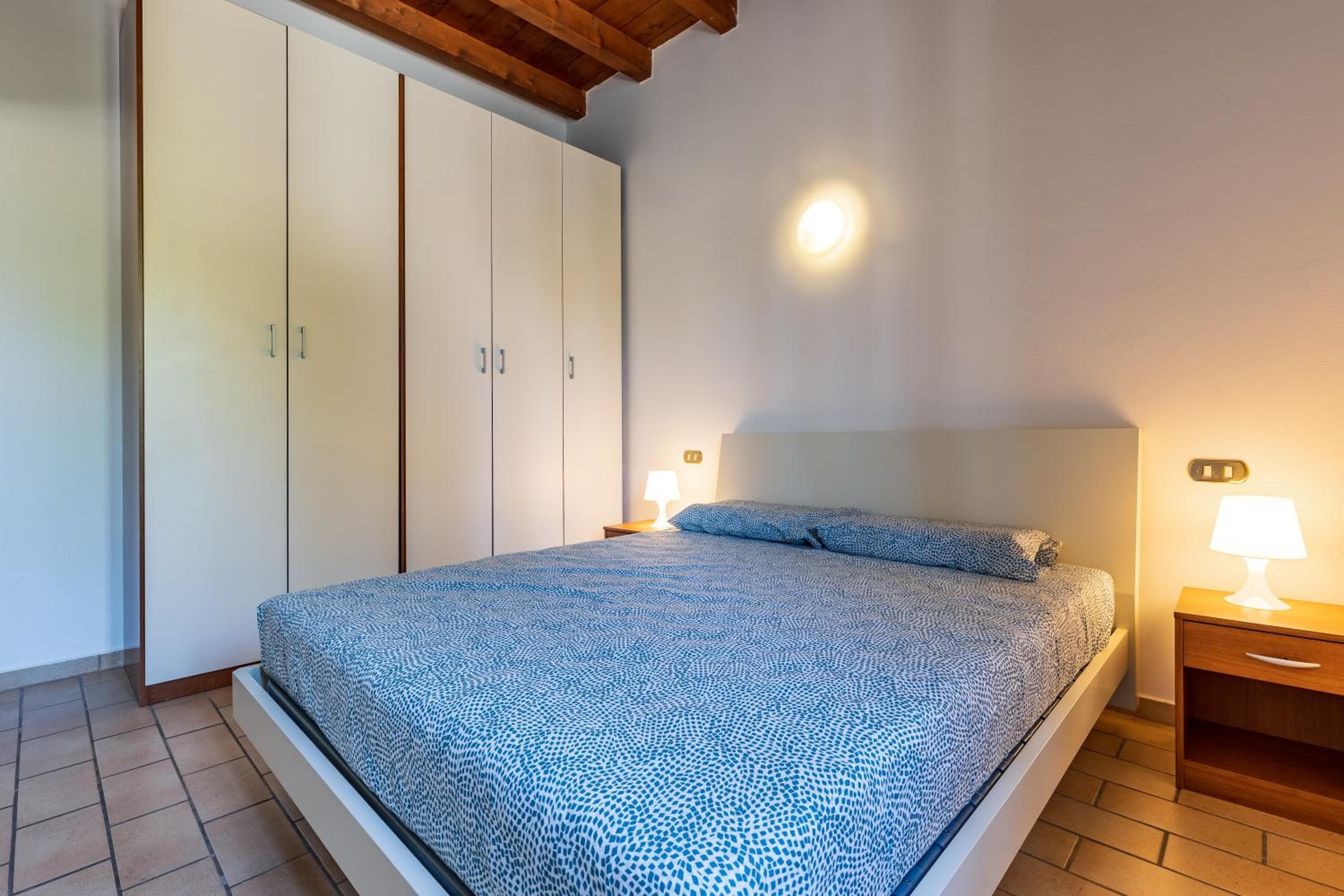Il Casale Lonato, Oasi di Piacere Immersa nel Verde con Piscina - by HOST4U, Lonato del Garda