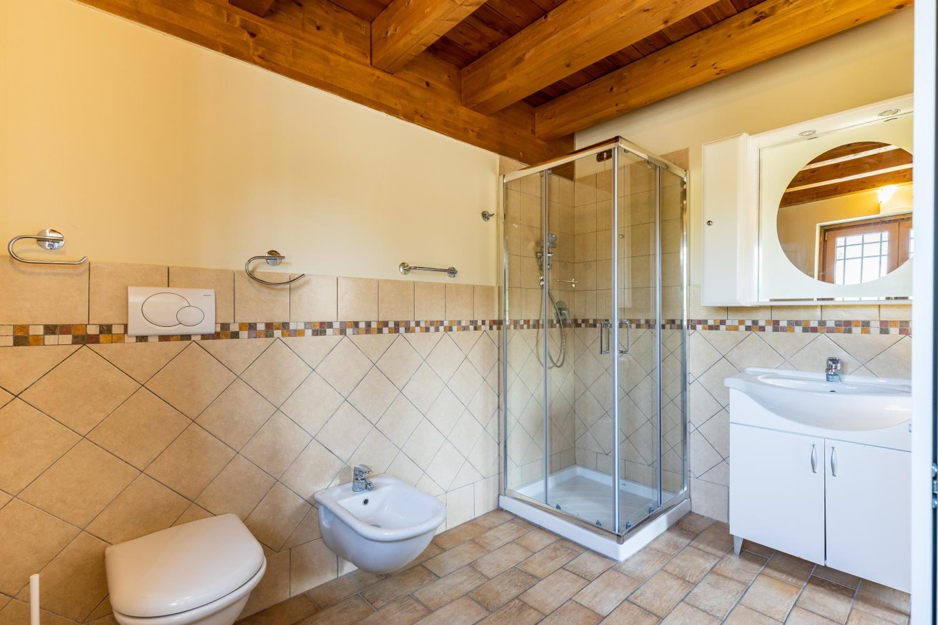 Il Casale Lonato, Oasi di Piacere Immersa nel Verde con Piscina - by HOST4U, Lonato del Garda, photo 5