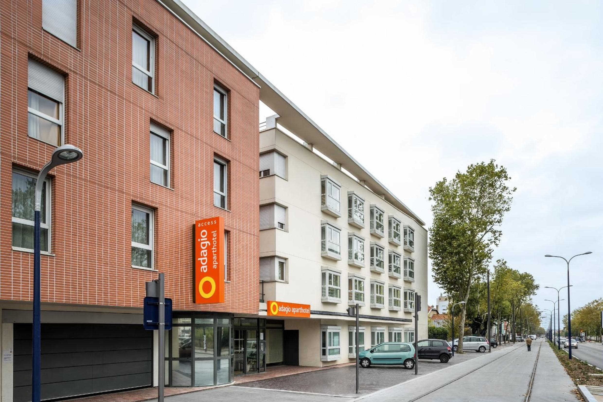Building at Aparthotel Adagio Access Paris Clamart