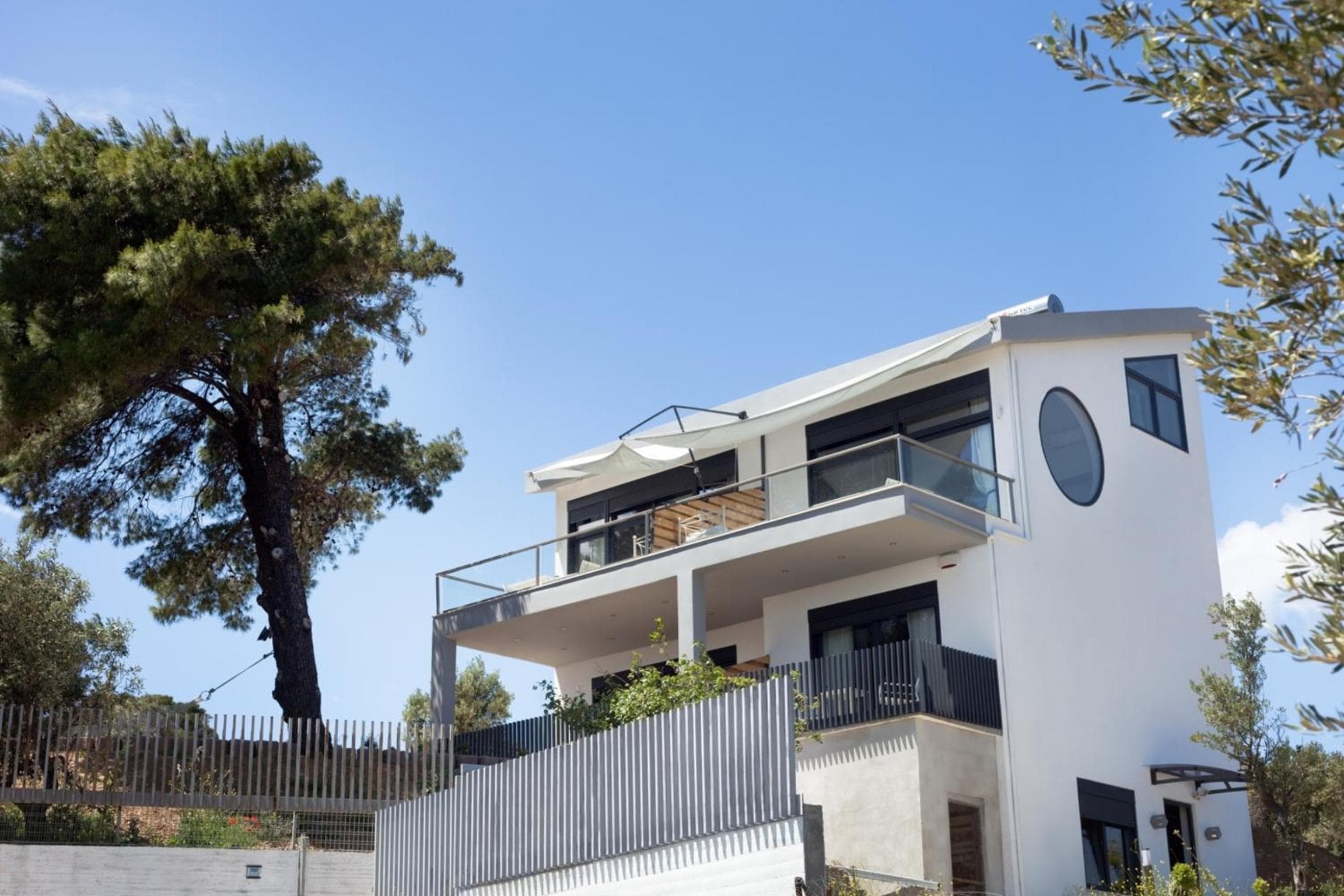 Entechnos Living, Skiathos Town