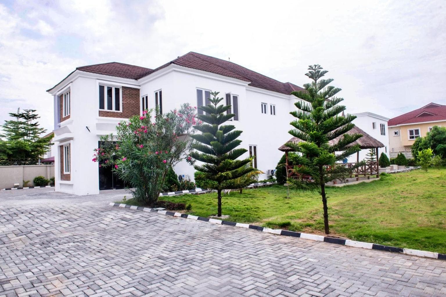 House4, Lekki
