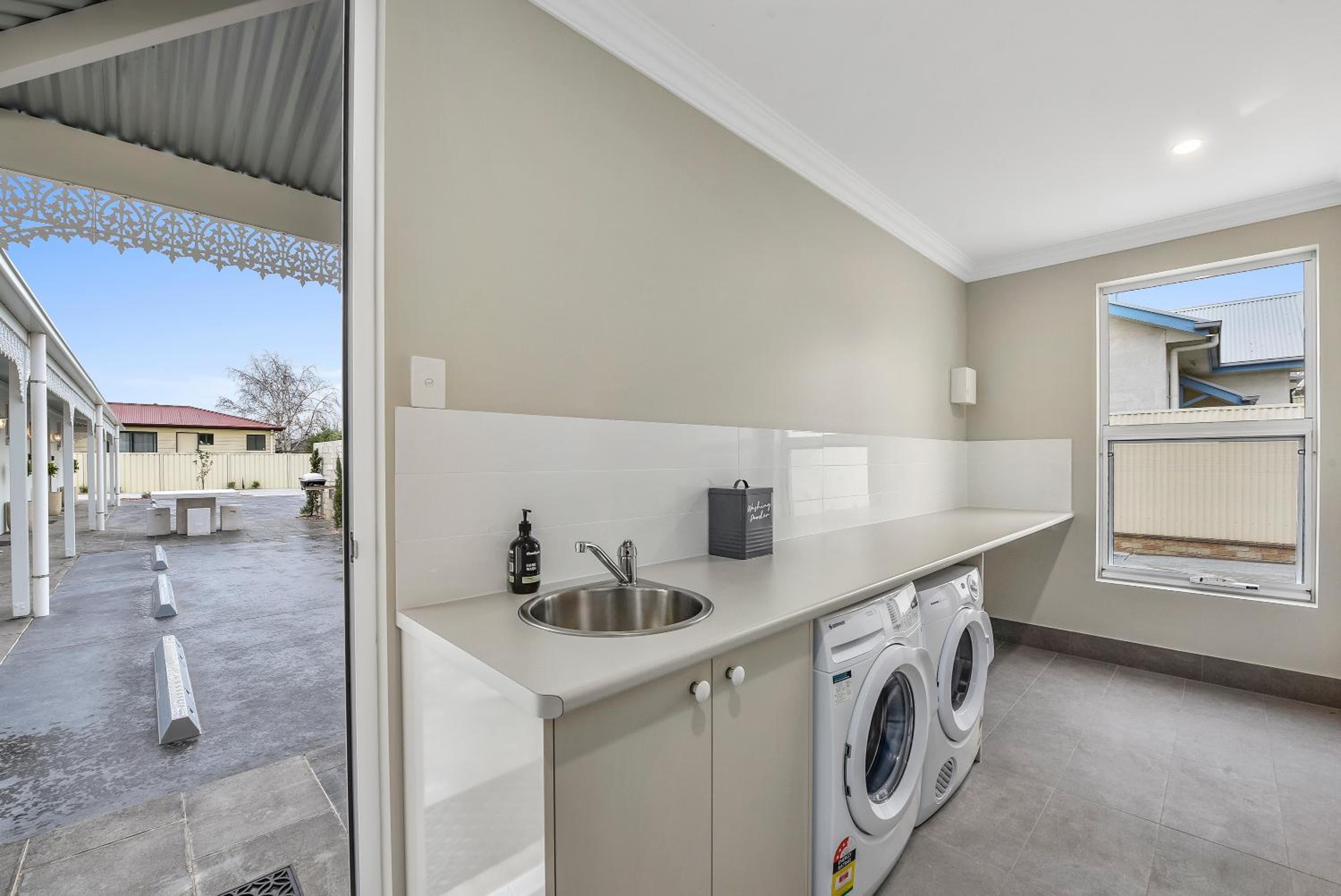 Aloha Central Luxury Accommodation, Naracoorte, photo 3