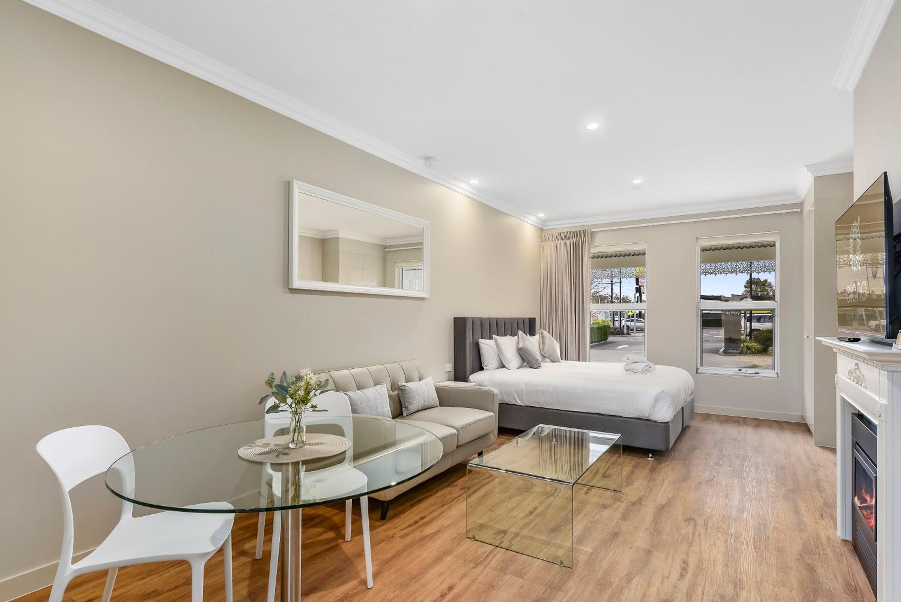 Aloha Central Luxury Accommodation, Naracoorte, photo 2