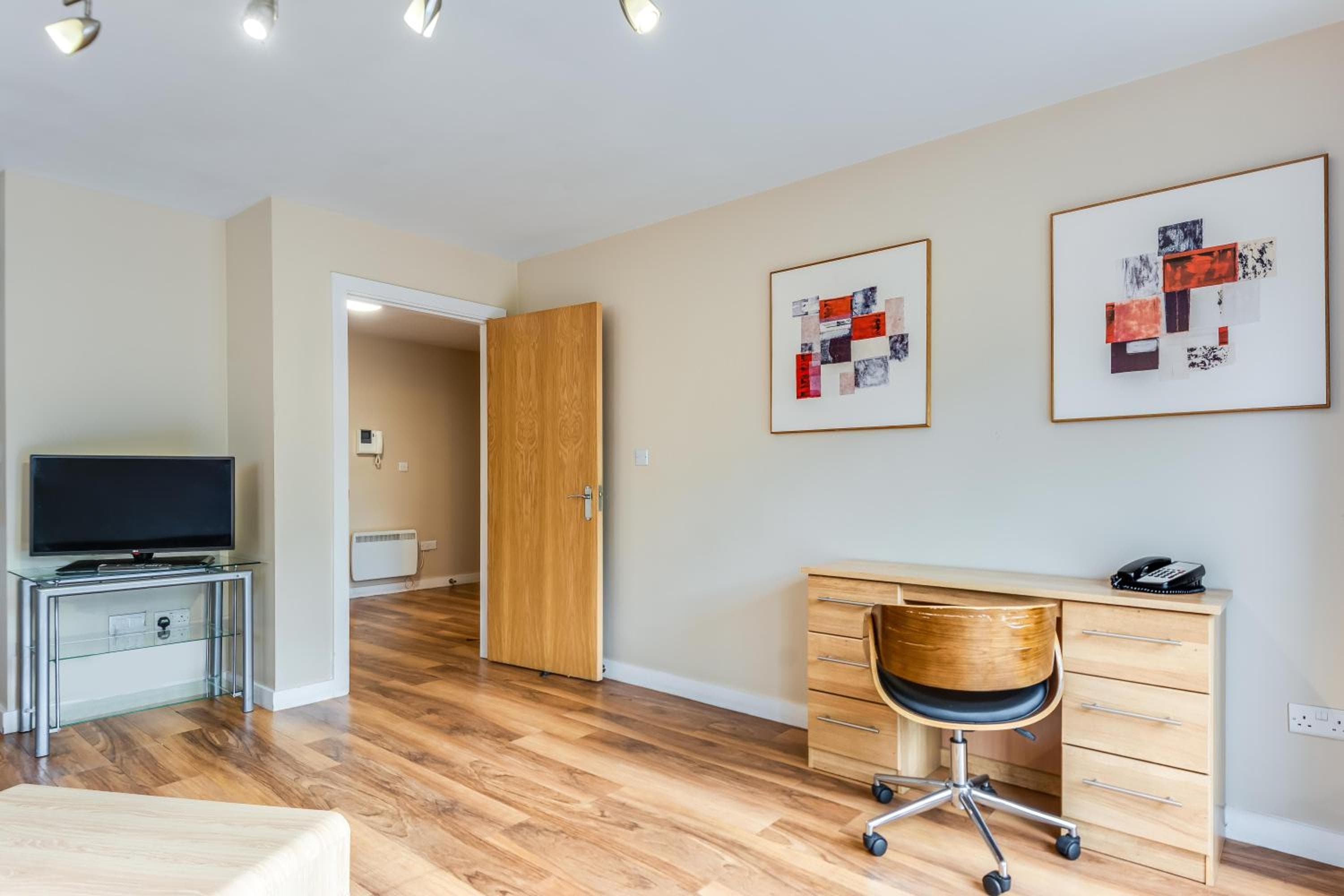 Roomzzz Leeds Headingley, Leeds, photo 6