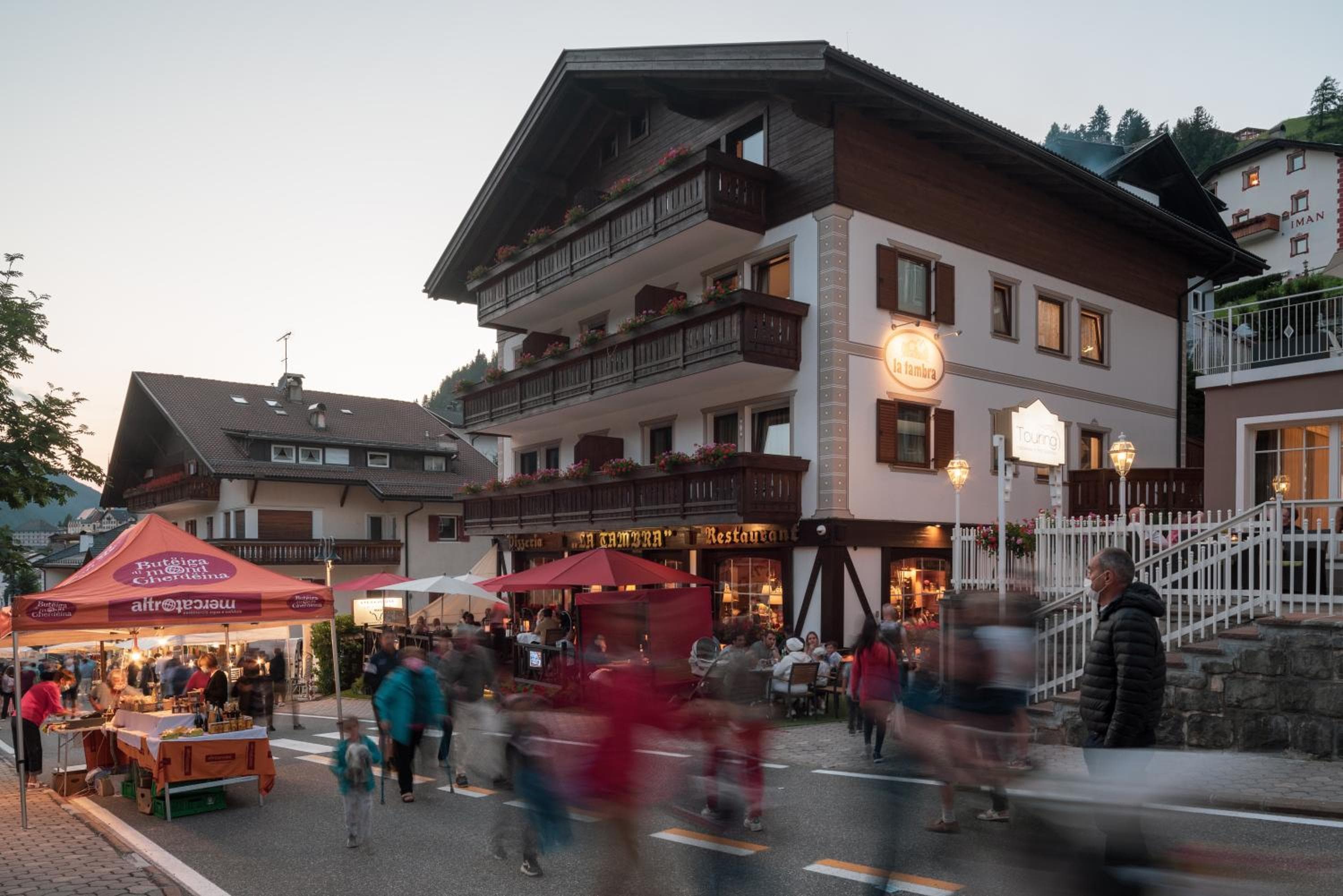 La Tambra - Residence - Central with Restaurant, Santa Cristina in Val Gardena