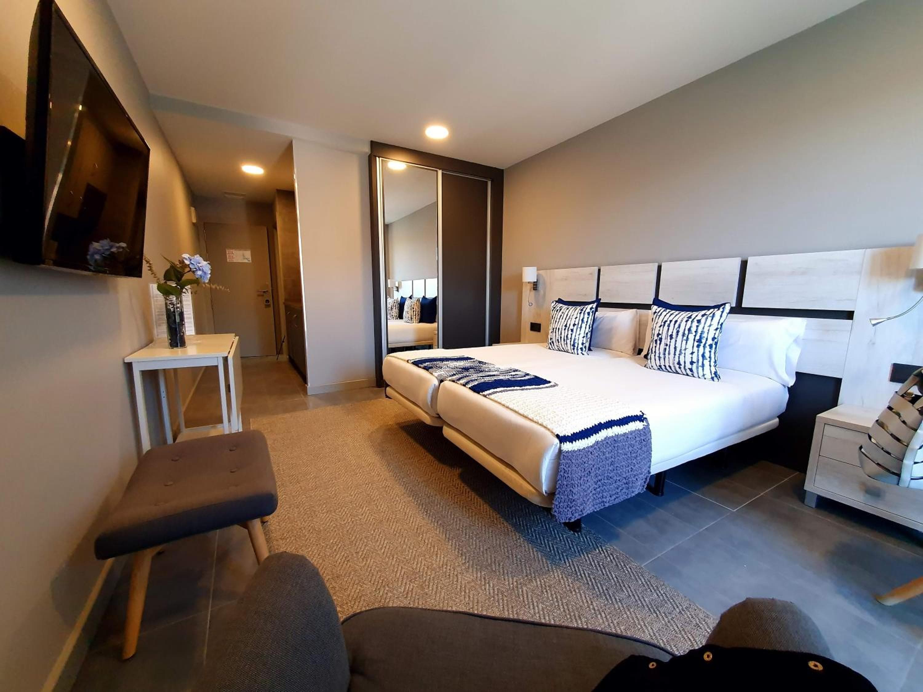 Apartahotel 5dos5, Oviedo, photo 3