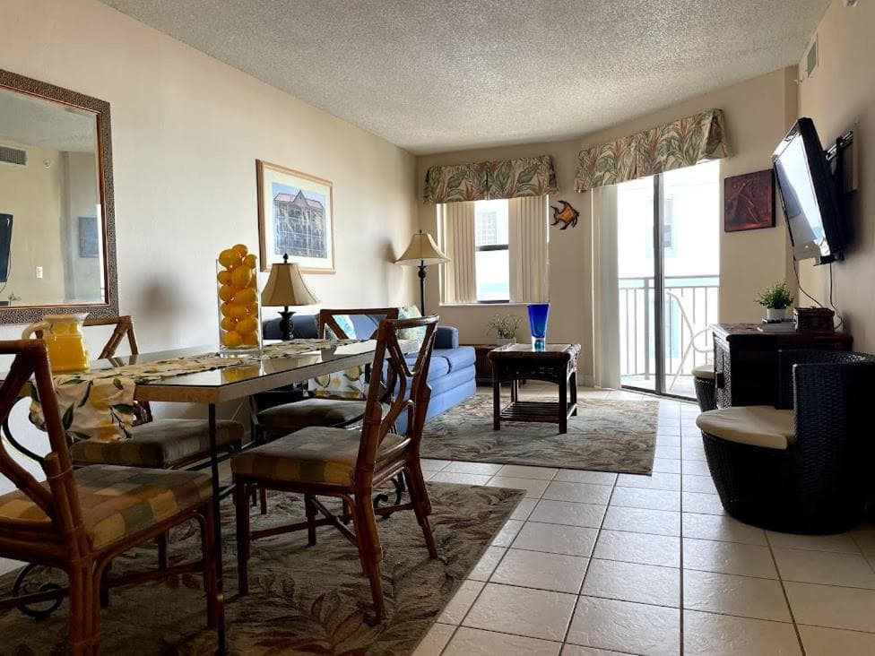 Beachfront Condo Ocean View, St Pete Beach