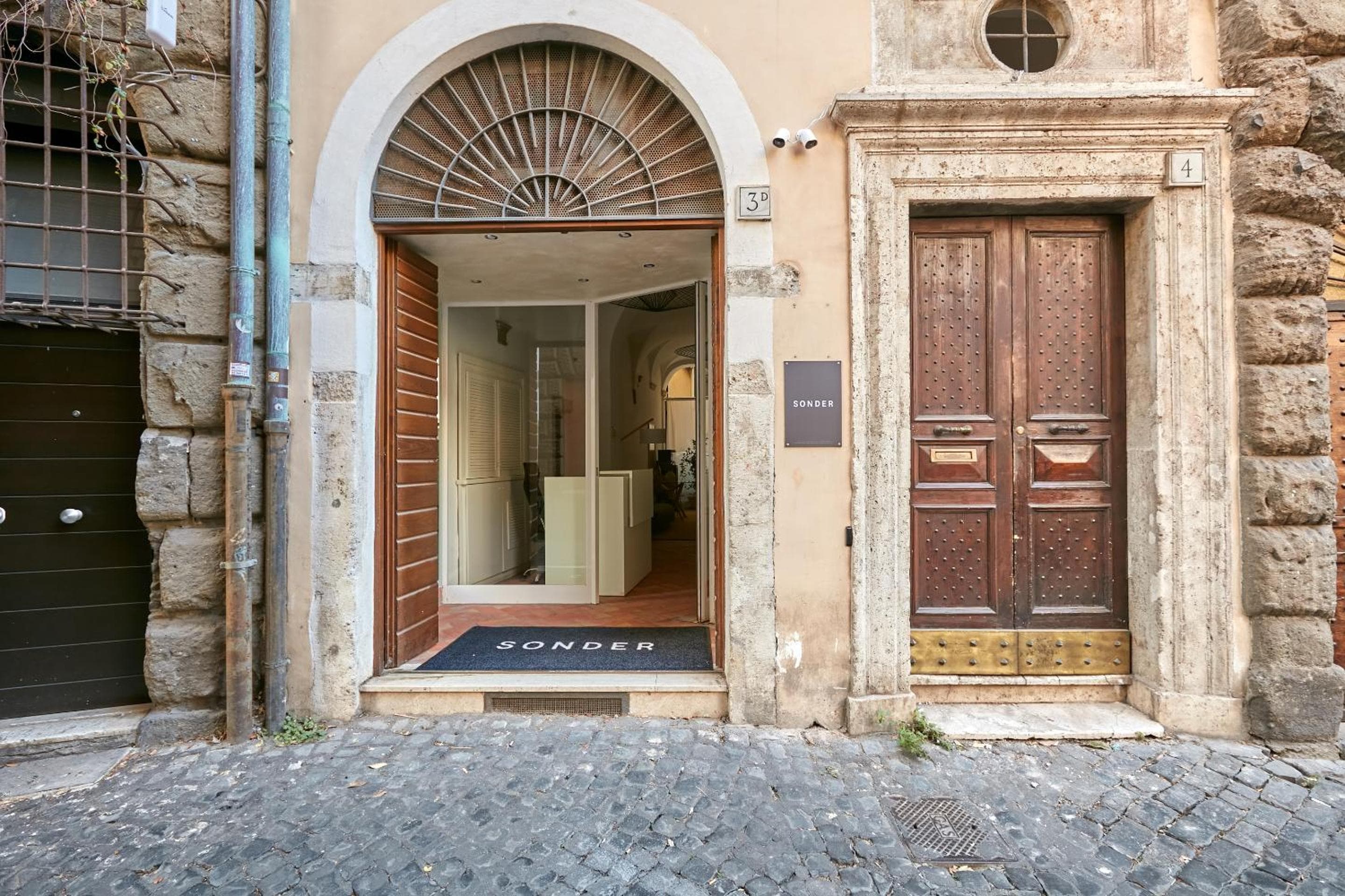 Sonder Montevecchio, Rome