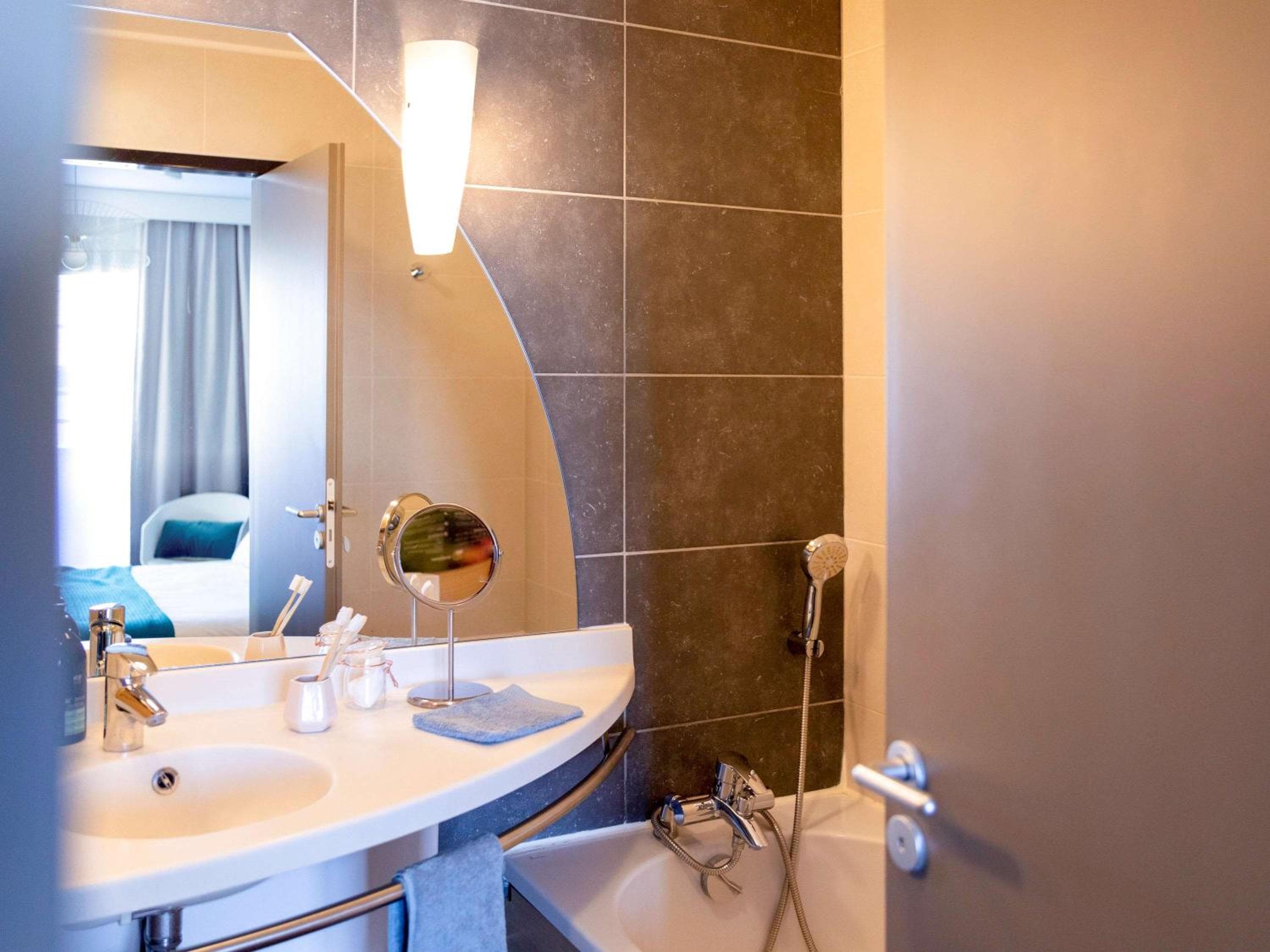 Bathroom at Aparthotel Adagio Annecy Centre