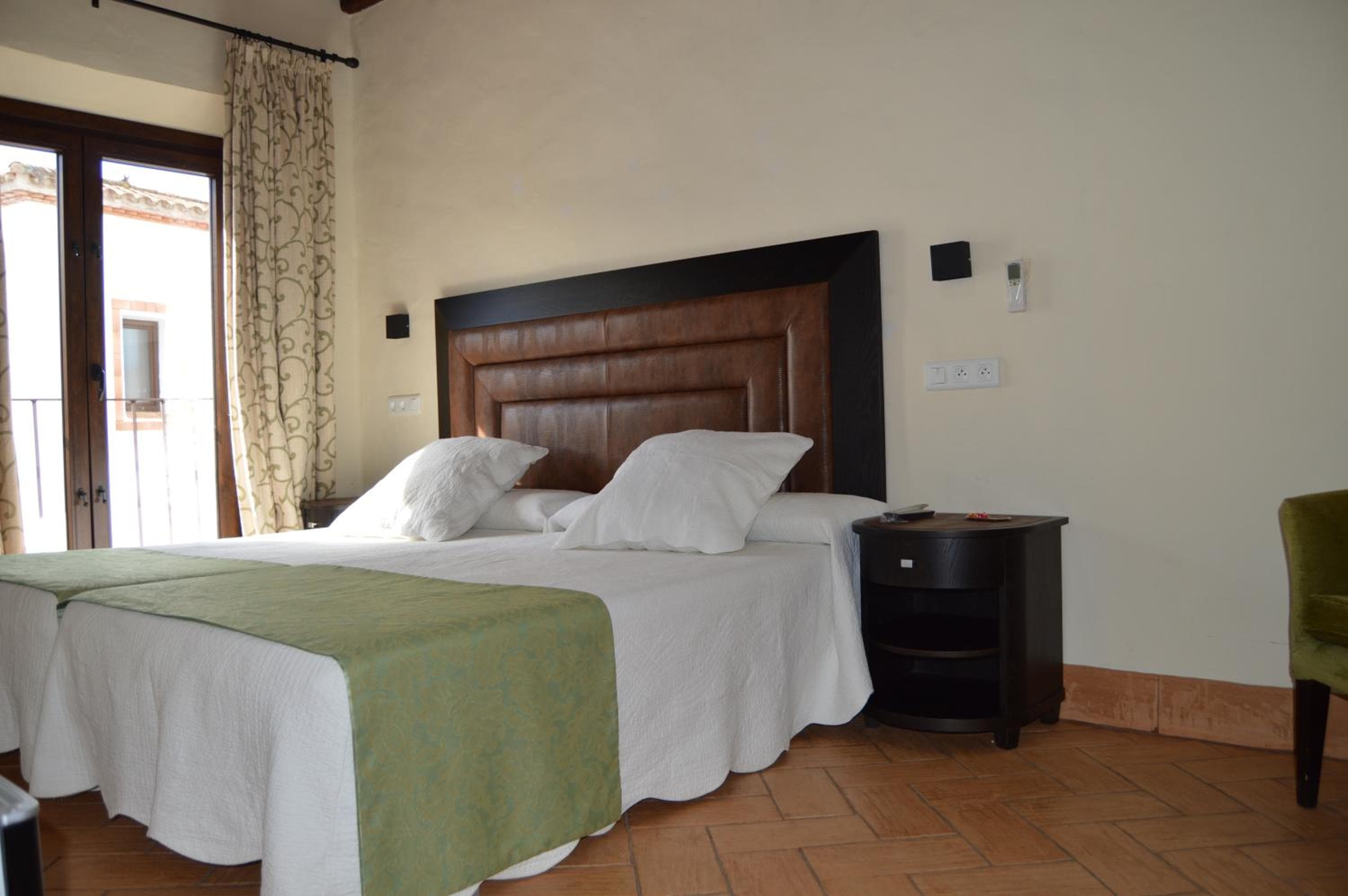 Apartamentos Turísticos - Hostal Los Alisos, Aliseda, photo 2