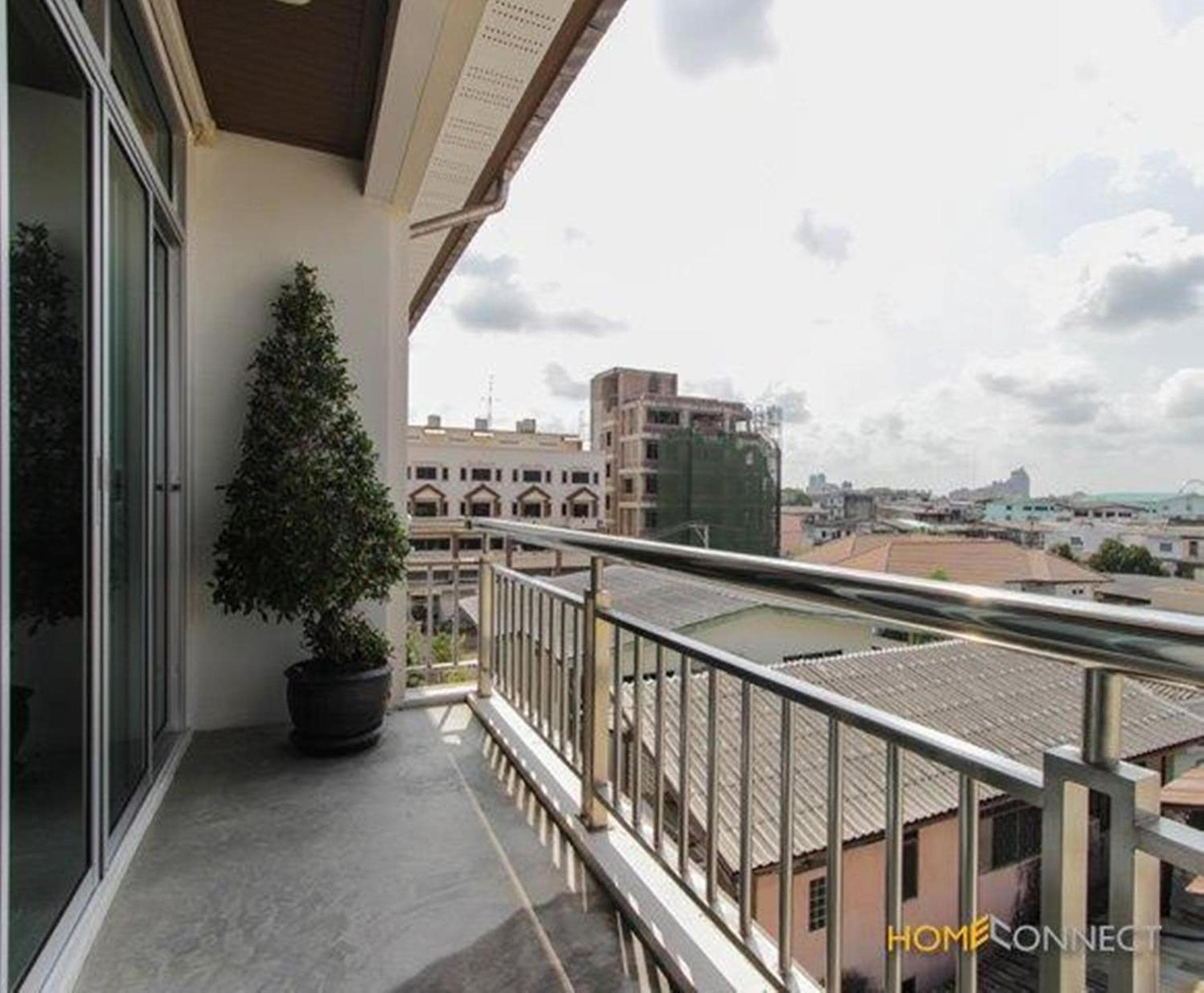 T Series Place Serviced Apartment, Bangkok, photo 2
