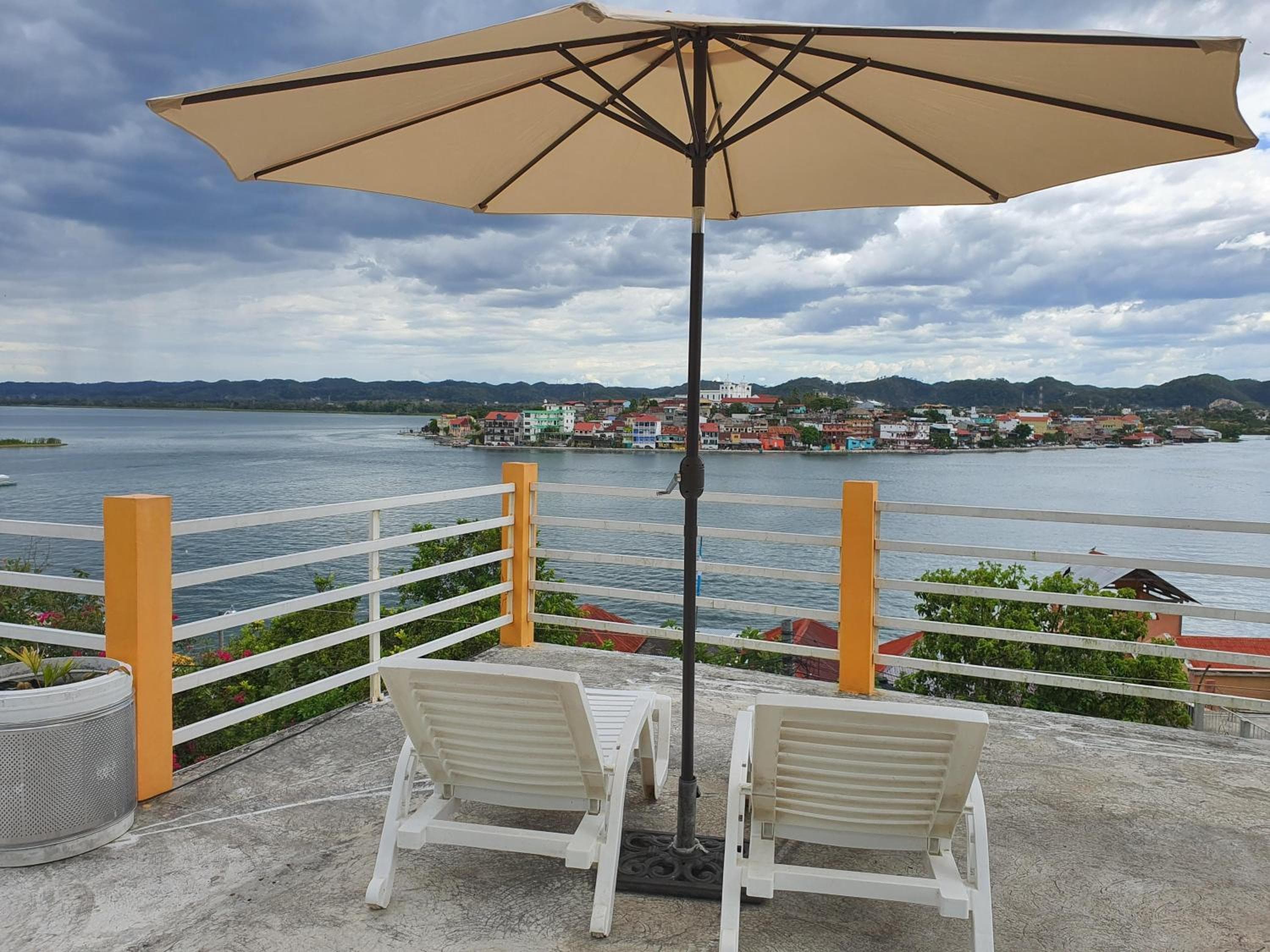 APARTHOTEL VISTA LAGO, Flores, photo 2