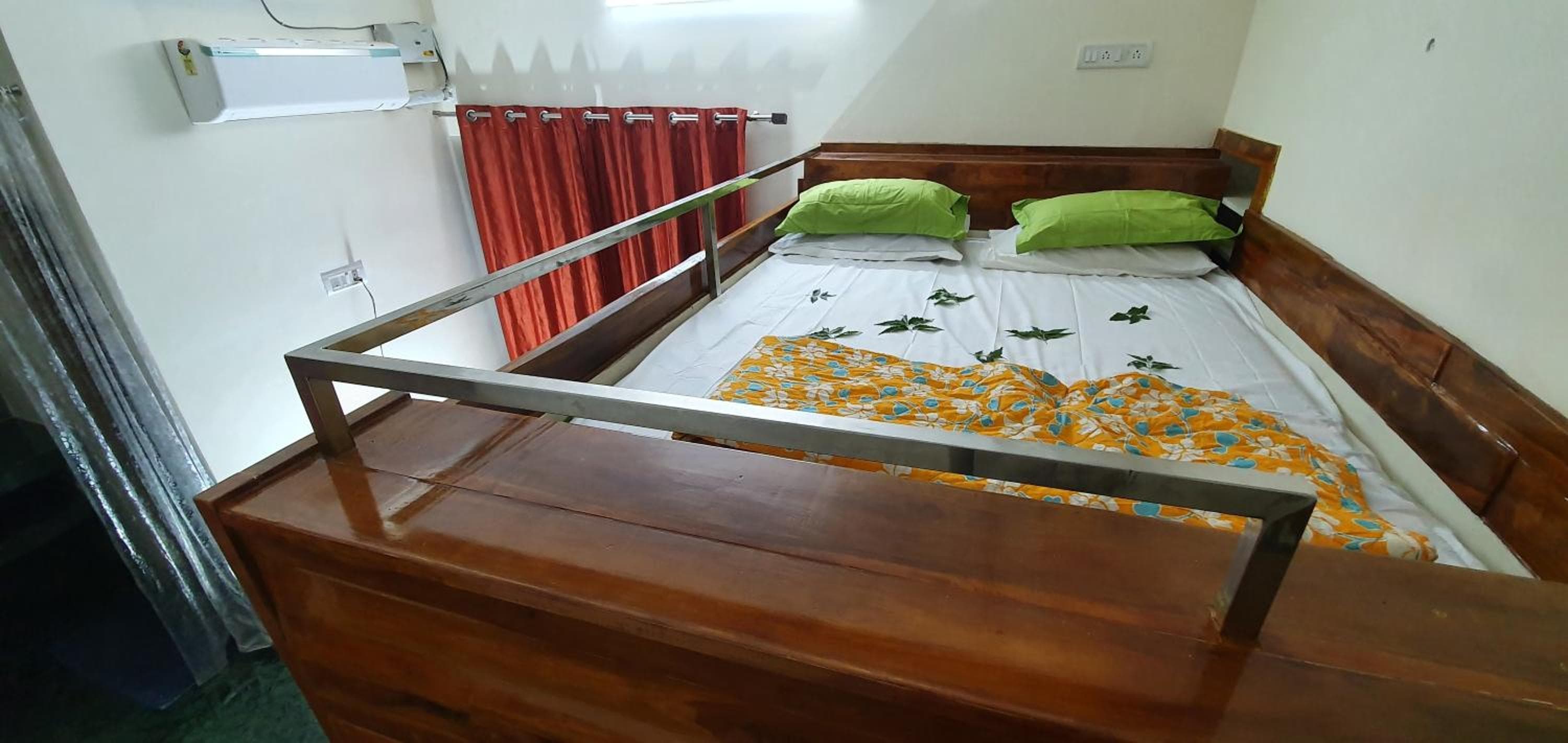Shree Suites, Kuttālam