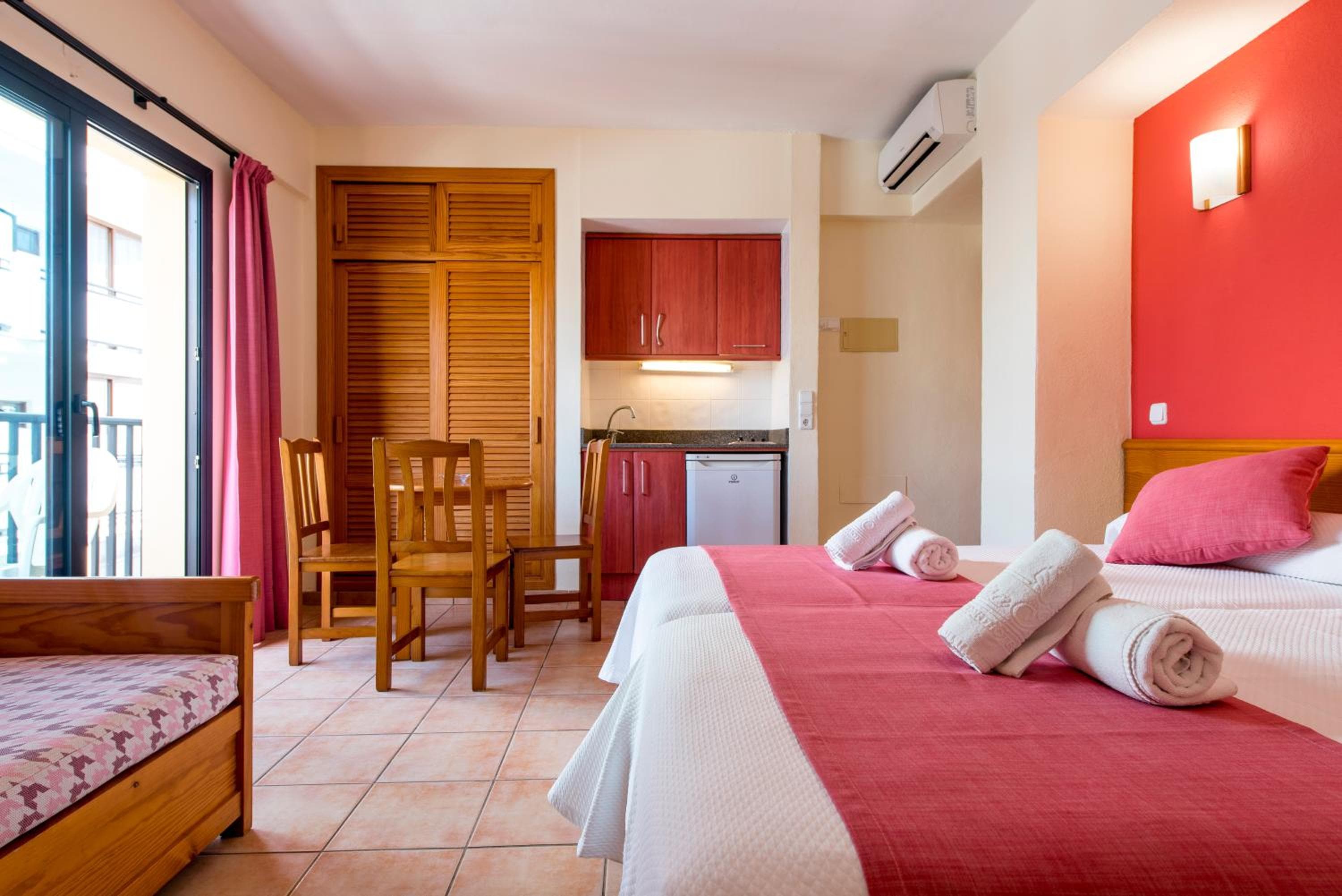 Apartamentos Casa Maria, San Antonio, photo 3