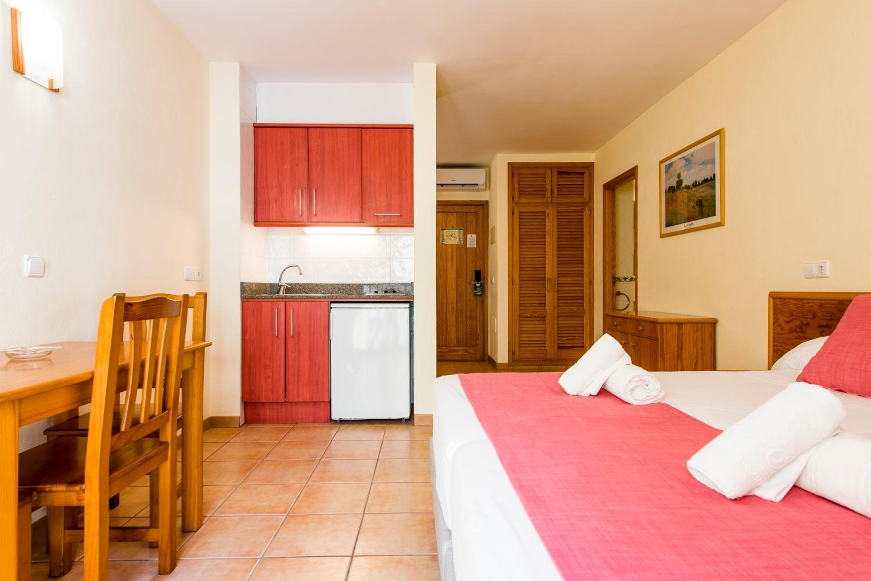 Apartamentos Casa Maria, San Antonio, photo 2