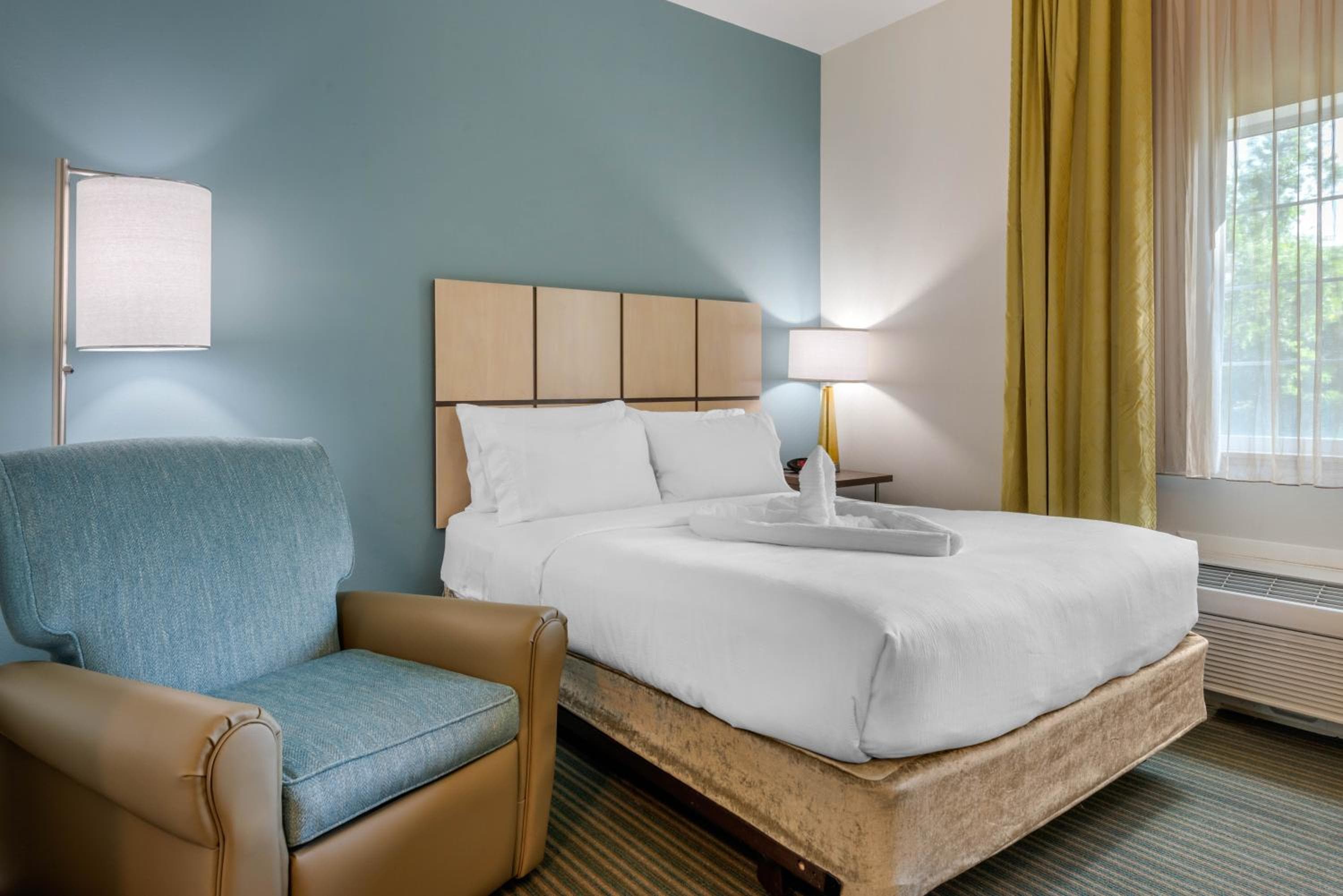 Candlewood Suites Fort Myers Interstate 75 by IHG, Fort Myers, photo 6