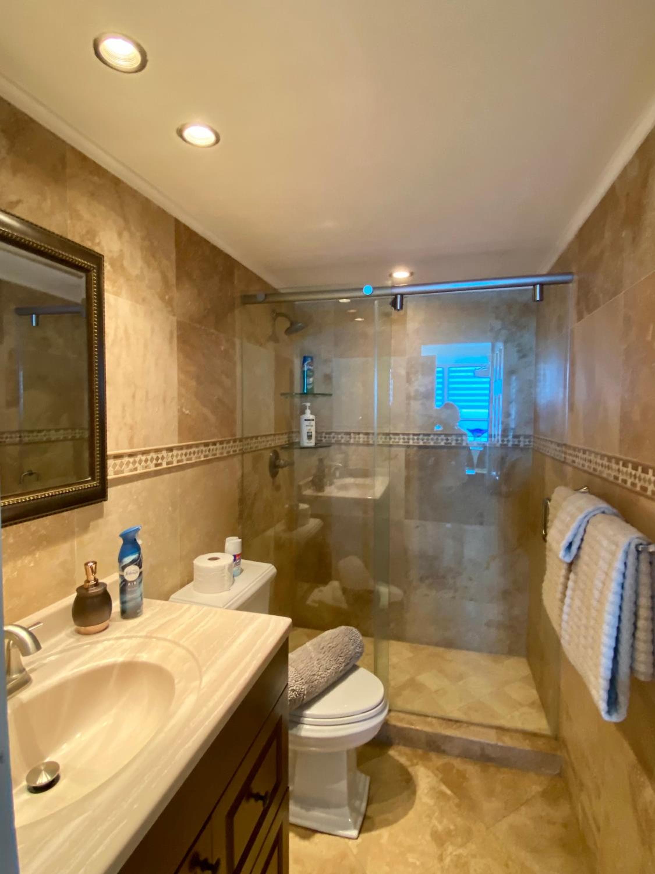 Castle Beach Resort Condo - Panoramic Large Penthouse or Deluxe 1 BR Direct Ocean View and beach access- Updated-Free parking-, Miami Beach, photo 6