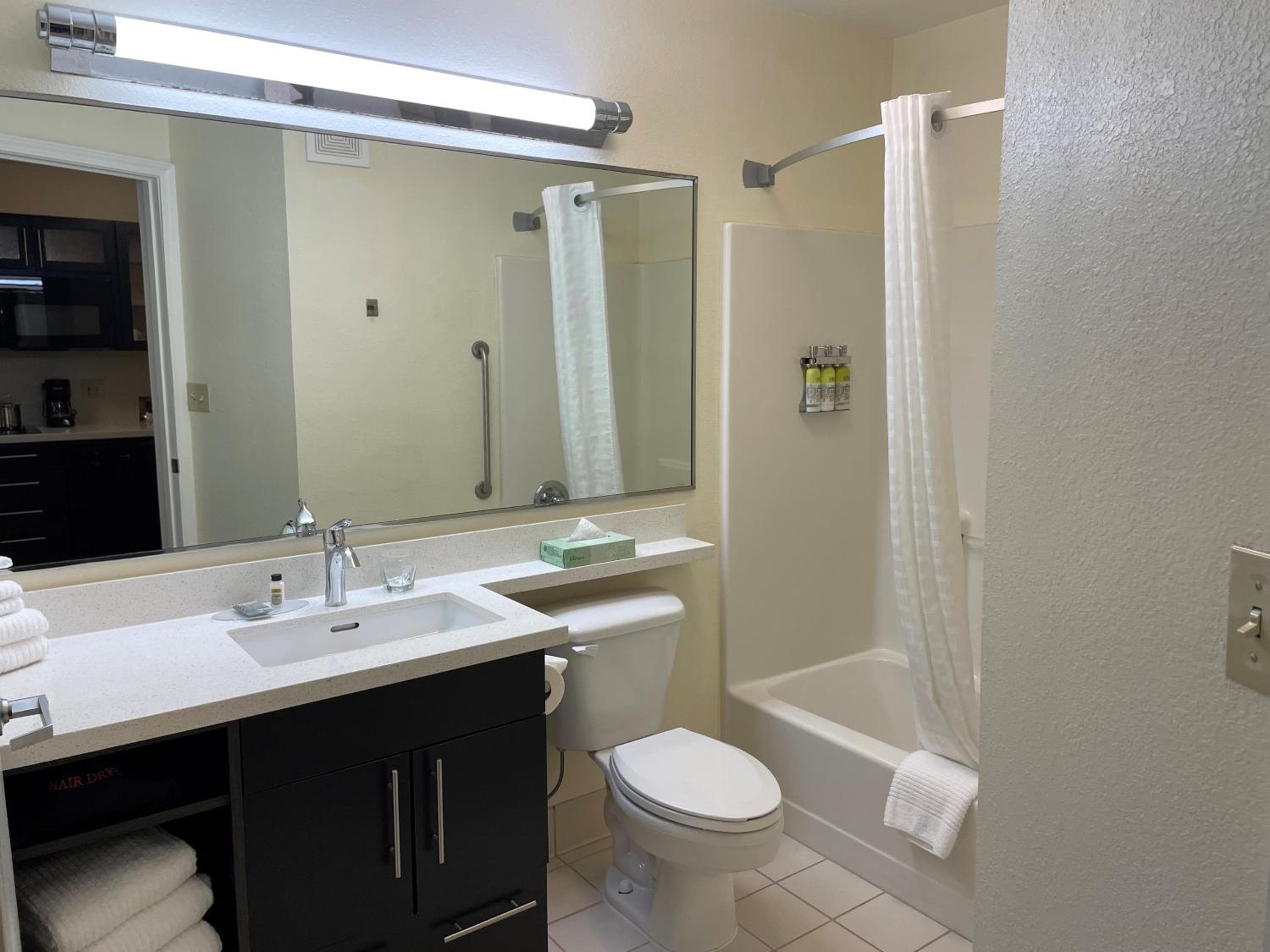 Candlewood Suites East Lansing by IHG, Lansing, photo 3