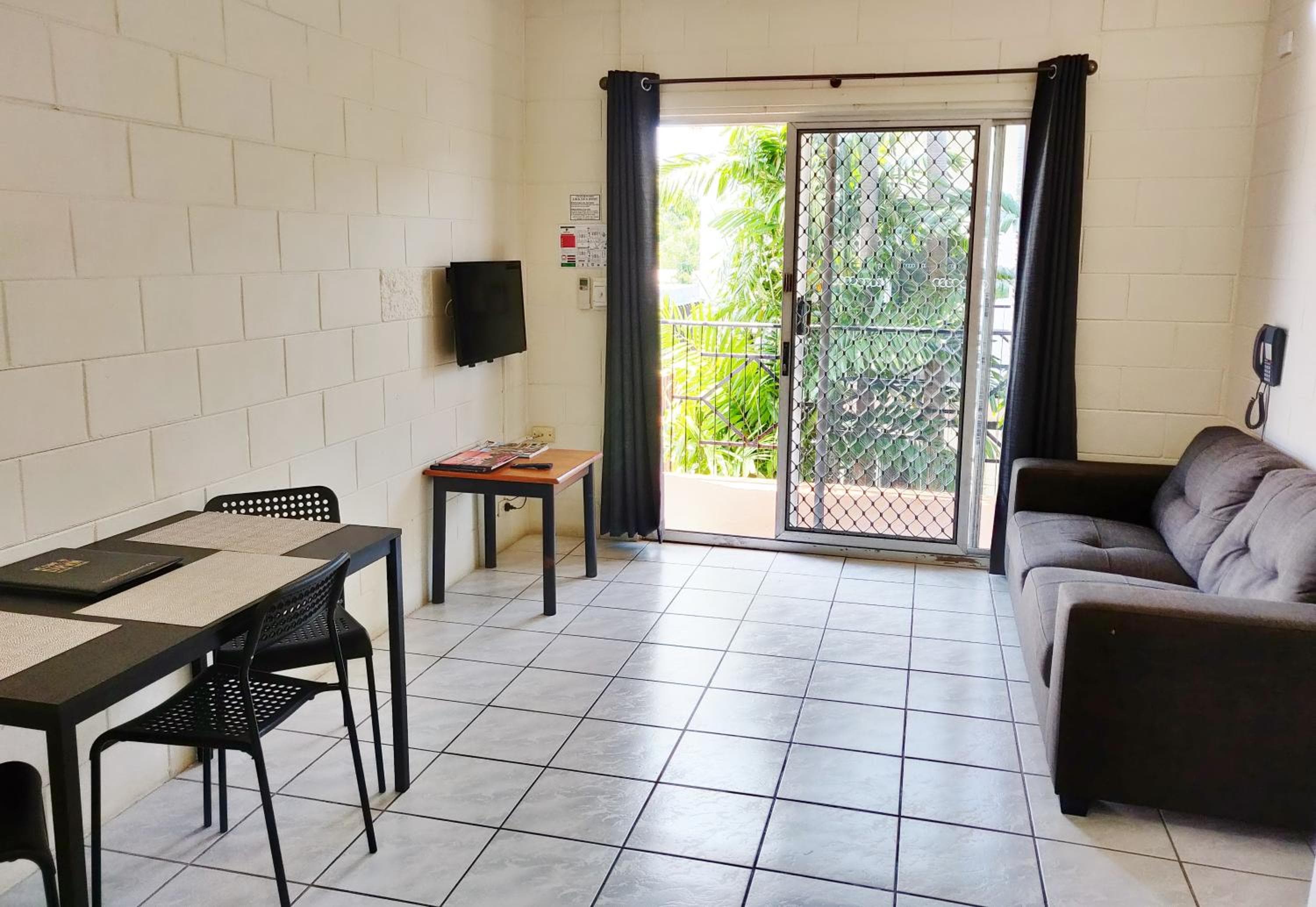 Coconut Grove Holiday Apartments, Darwin