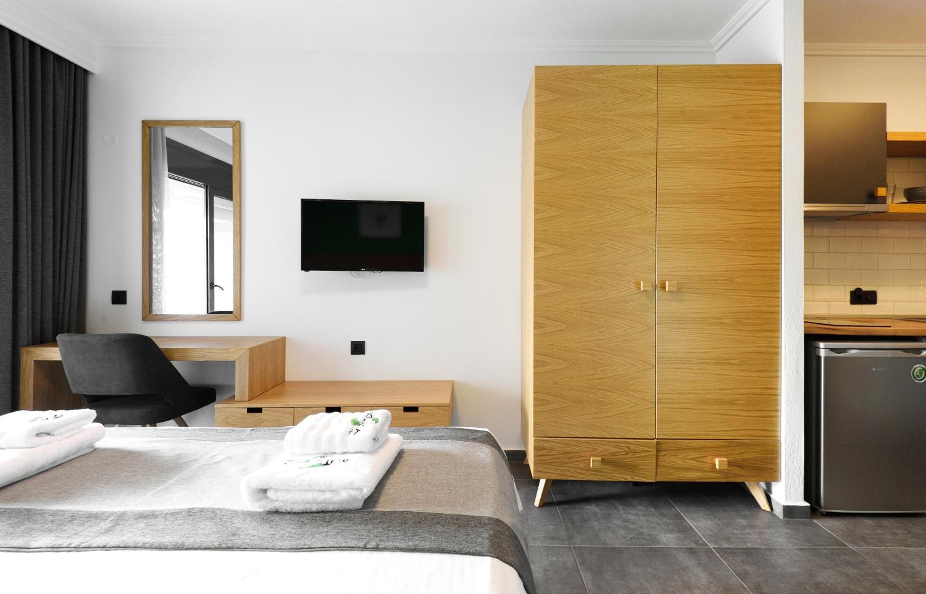 Botanica Luxury Suites, Neos Marmaras, photo 2