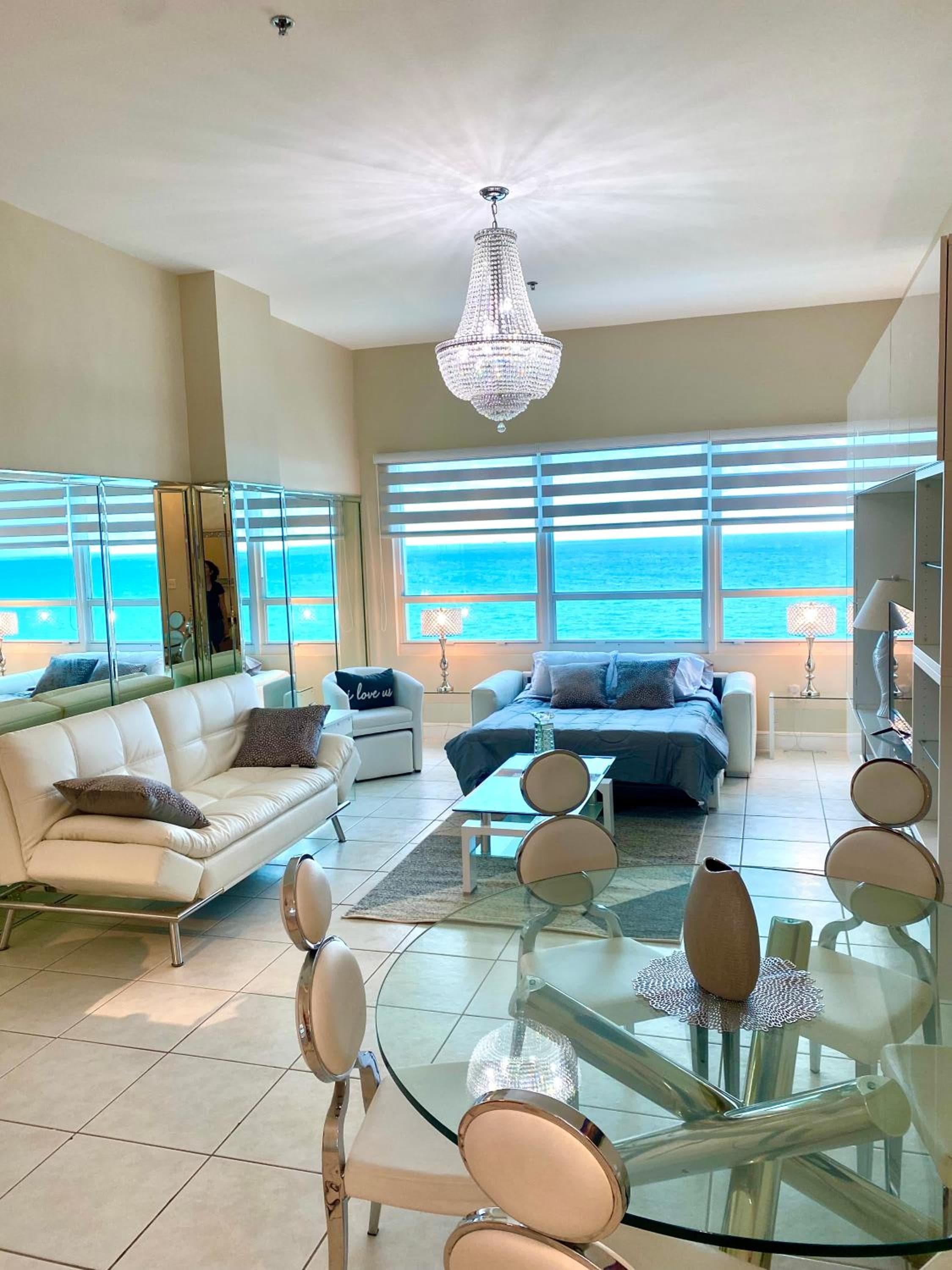 Castle Beach Resort Condo - Panoramic Large Penthouse or Deluxe 1 BR Direct Ocean View and beach access- Updated-Free parking-, Miami Beach, photo 2