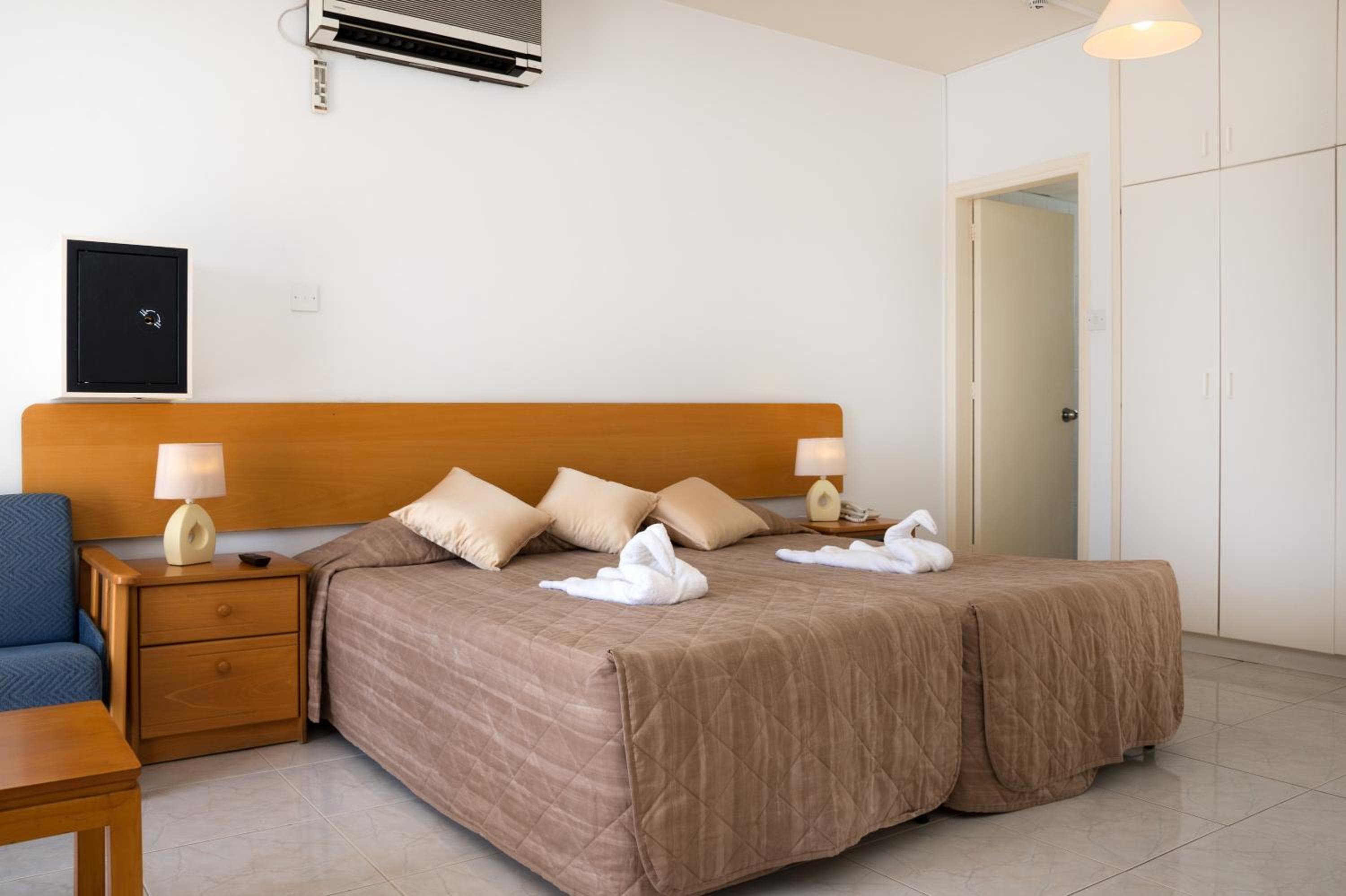 Sunny Hill Hotel Apartments, Paphos City, photo 2