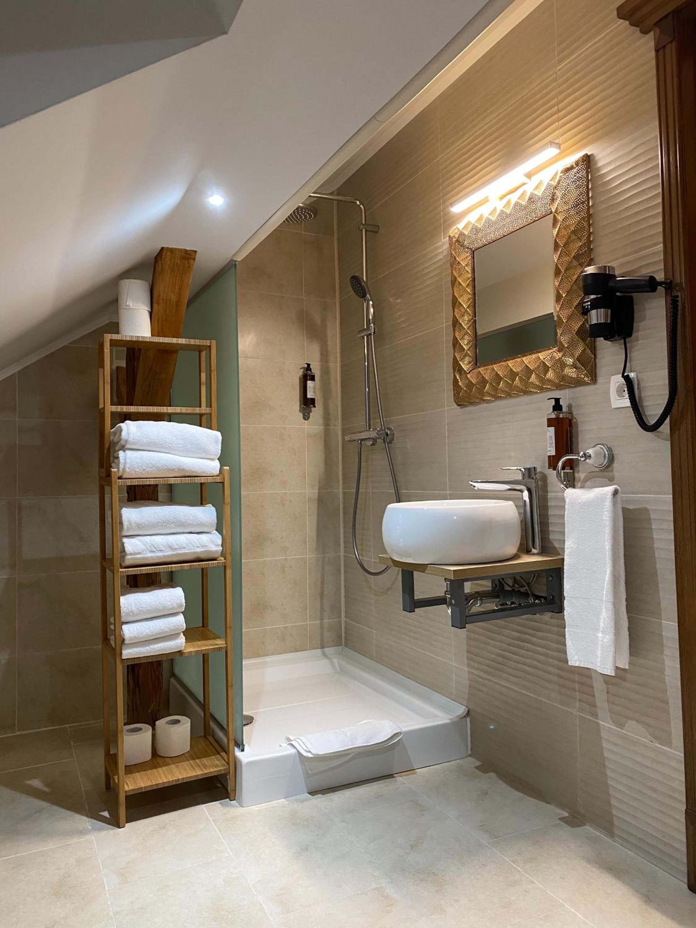 Nikolas Haus Premium Historic Center Stay & Free Parking, Braşov, photo 5