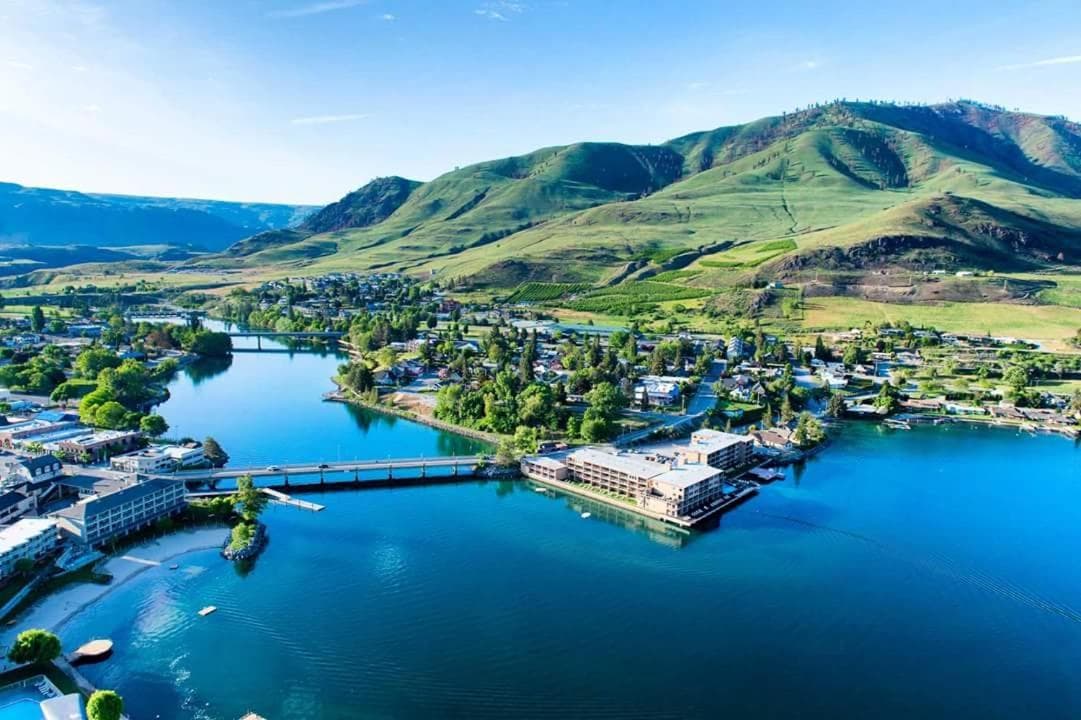 Grandview Lake Chelan- Waterfront View, Pool, Hot tub, Golf, 1 Min To Downtown, Chelan, photo 3