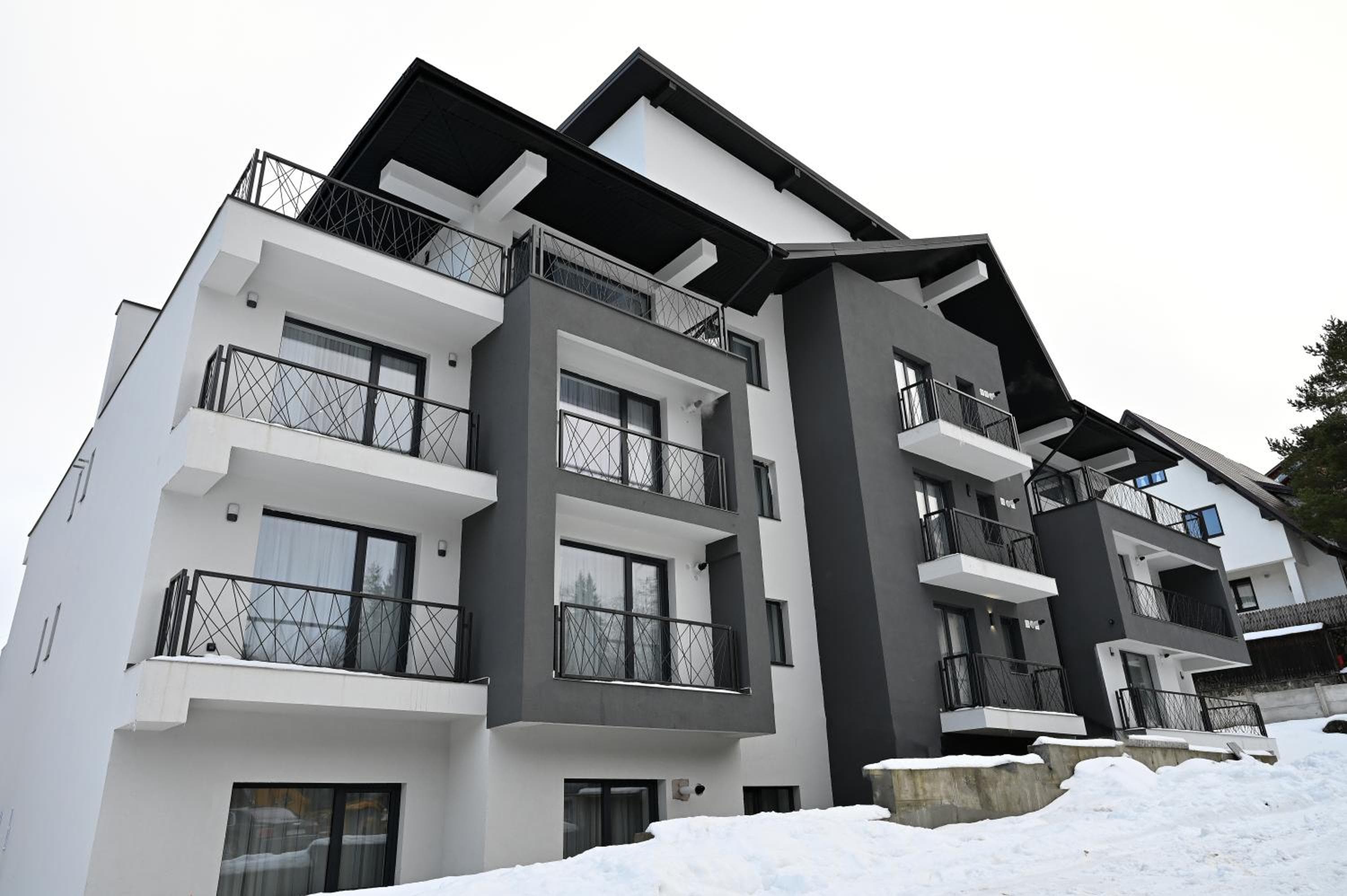 R&B Apartments, Predeal