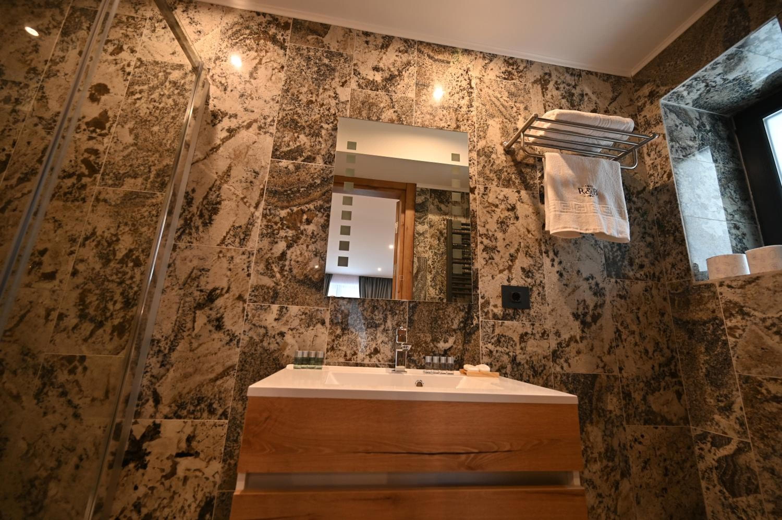R&B Apartments, Predeal, photo 6
