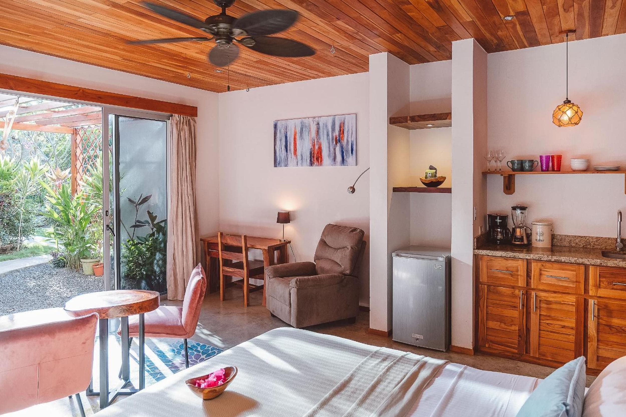 Iluminar Beachfront Suites, Nosara, photo 3