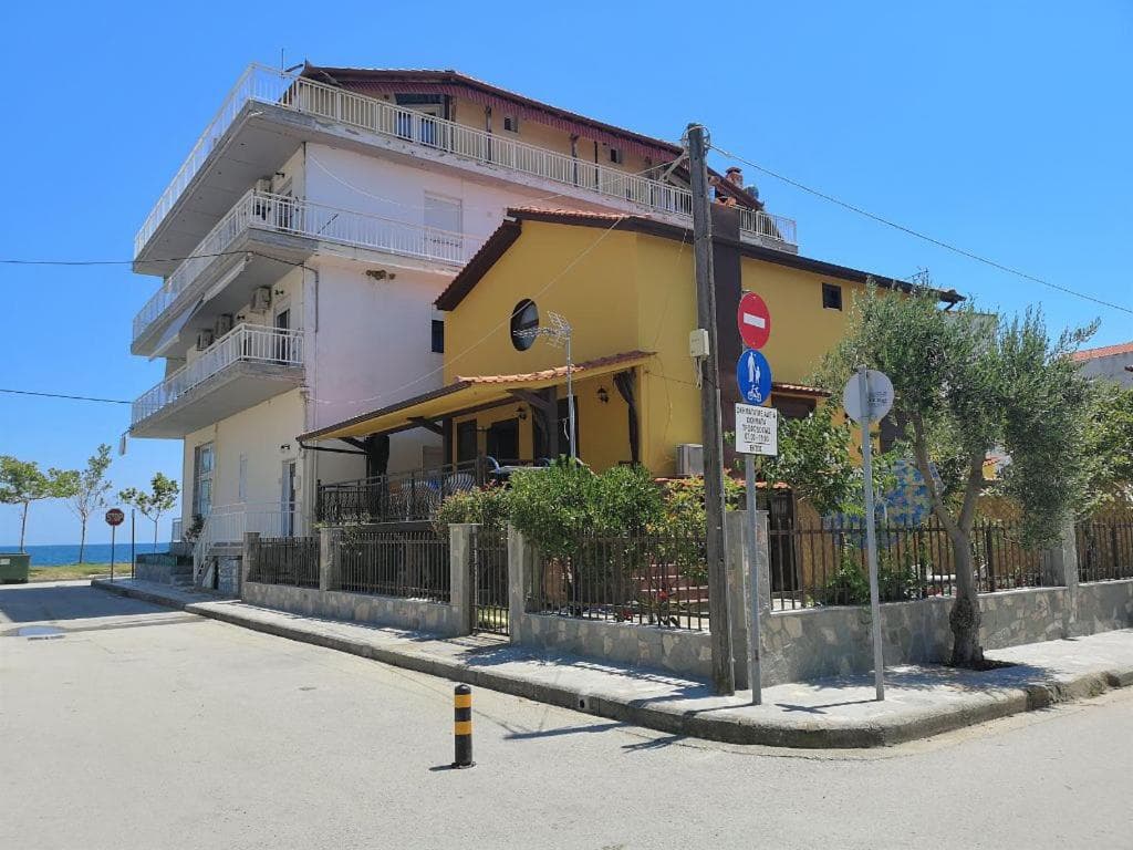 Amaranti Luxury Apartments, Nea Vrasna