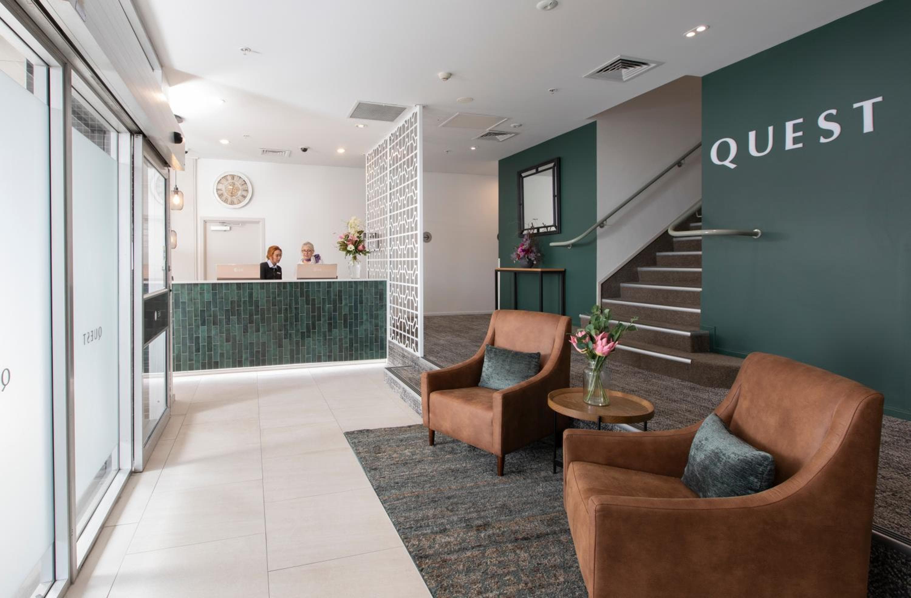 Quest on London, Hamilton
