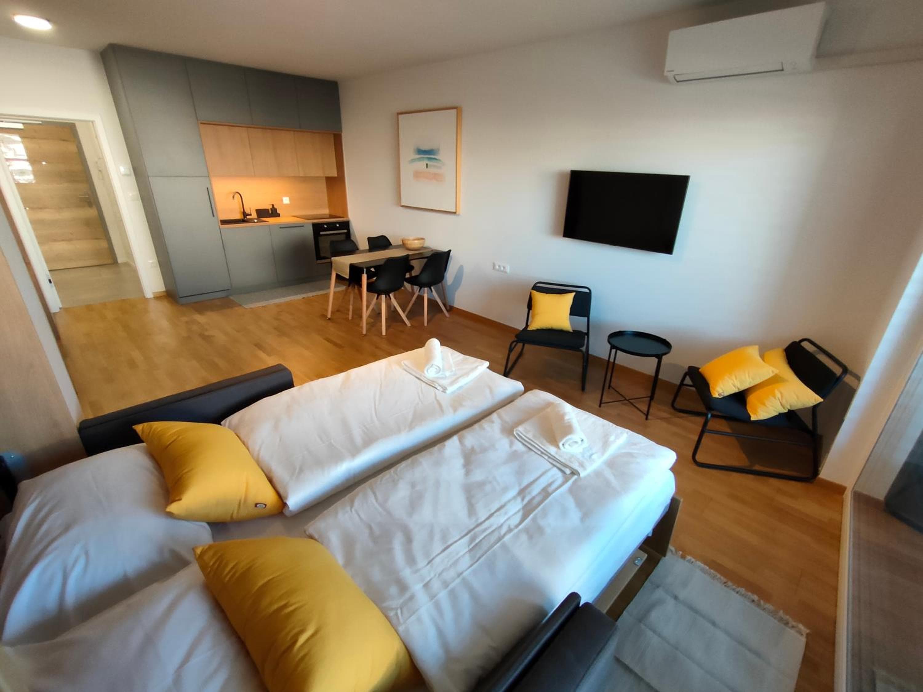 Apartments & Burgers REZIDENCA PIPANOVA, Ljubljana, photo 6