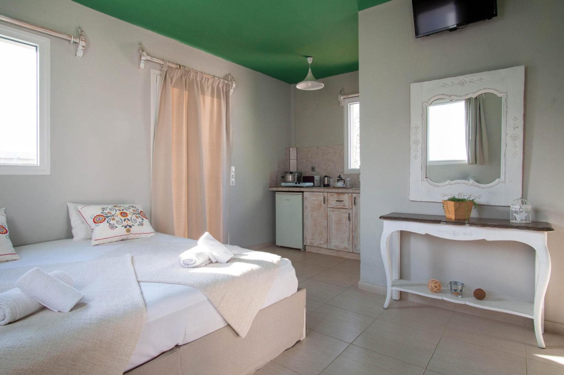 Golden Sun Boutique, Malia, photo 3